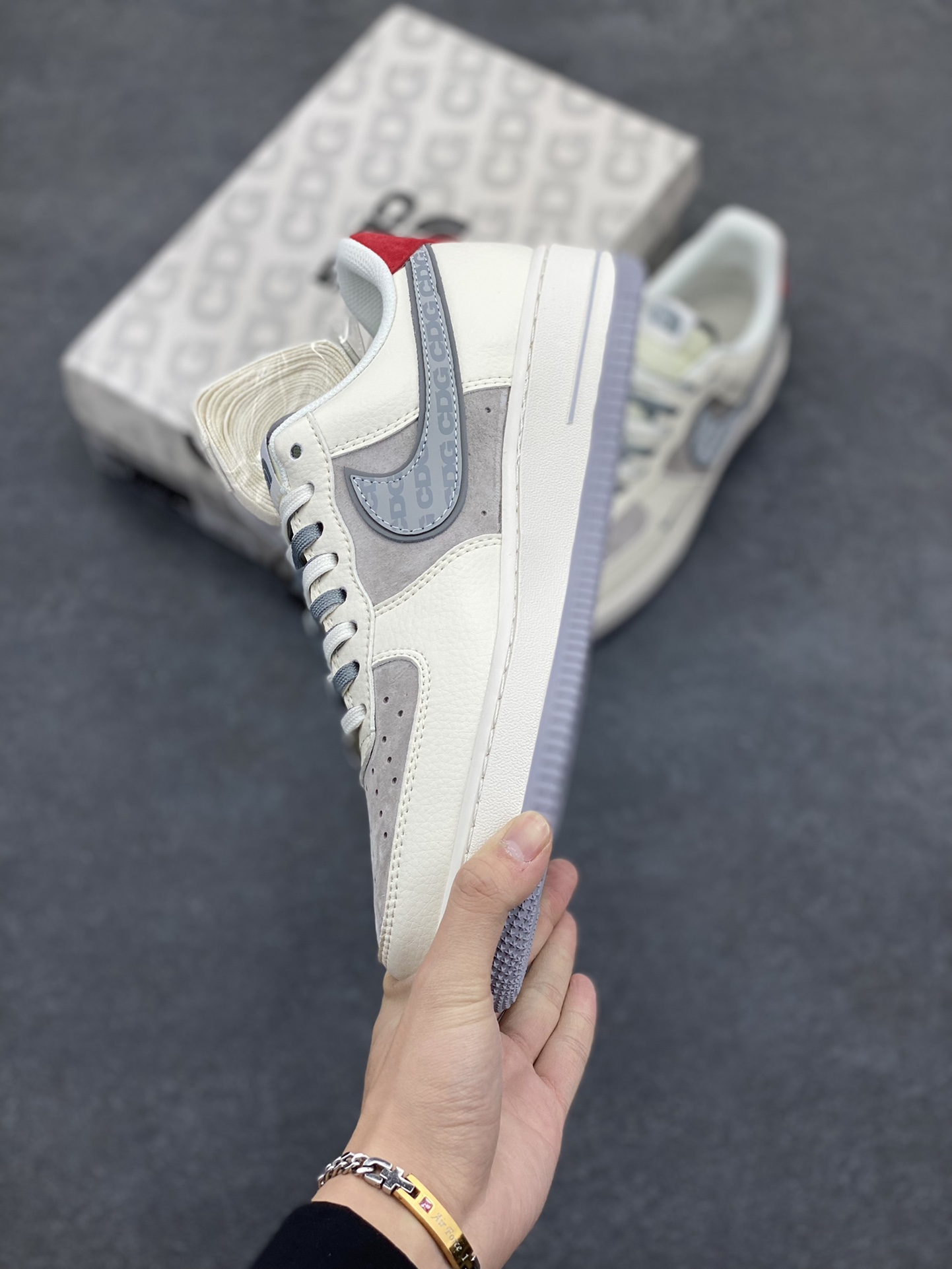 图片[3]-NIke Air Force 1 \’07 Low “北面联名–CDG米红尾”空军一号 低帮 运动鞋 休闲鞋 折边针车 工艺难度大 原楦头原纸板 原装鞋盒 定制五金配件 内置全掌气垫 原厂鞋底 货号：DM6688-049 尺码：36 36.5 37.5 38 38.5 39 40 40.5 41 42 42.5 43 44 44.5 45-选品中心