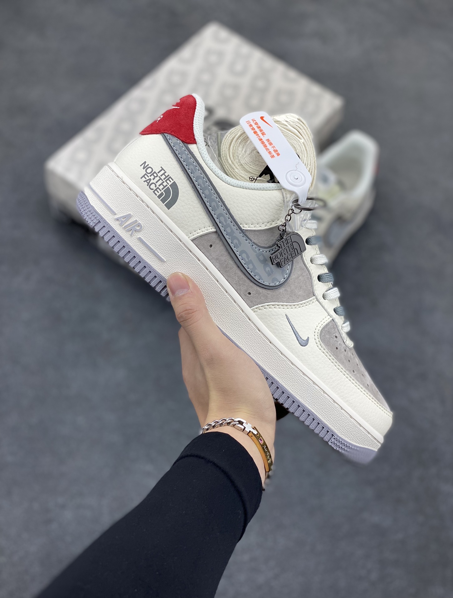 NIke Air Force 1 \’07 Low “北面联名–CDG米红尾”空军一号 低帮 运动鞋 休闲鞋 折边针车 工艺难度大 原楦头原纸板 原装鞋盒 定制五金配件 内置全掌气垫 原厂鞋底 货号:DM6688-049 尺码:36 36.5 37.5 38 38.5 39 40 40.5 41 42 42.5 43 44 44.5 45-选品中心