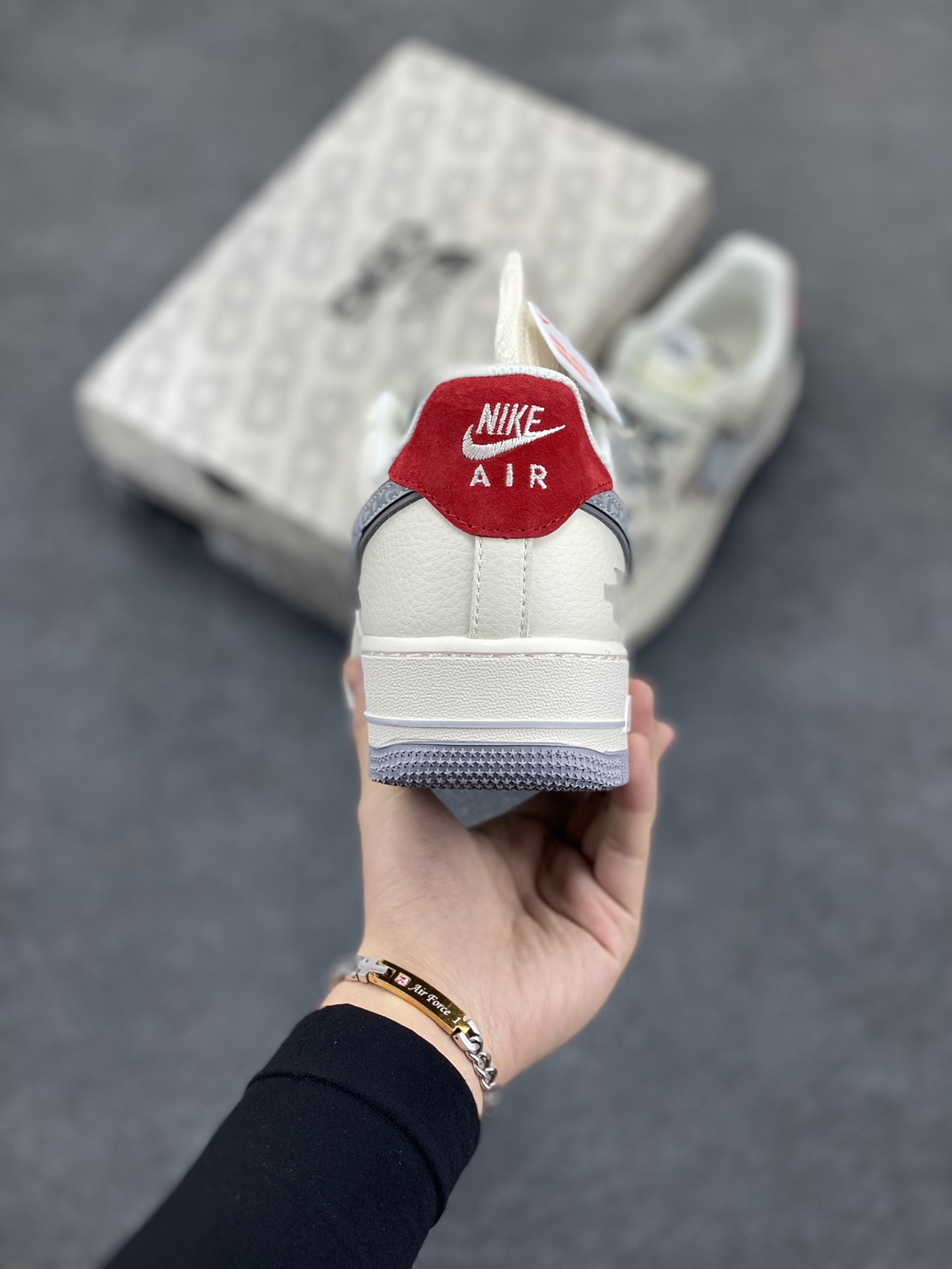 图片[4]-NIke Air Force 1 \’07 Low “北面联名–CDG米红尾”空军一号 低帮 运动鞋 休闲鞋 折边针车 工艺难度大 原楦头原纸板 原装鞋盒 定制五金配件 内置全掌气垫 原厂鞋底 货号：DM6688-049 尺码：36 36.5 37.5 38 38.5 39 40 40.5 41 42 42.5 43 44 44.5 45-选品中心