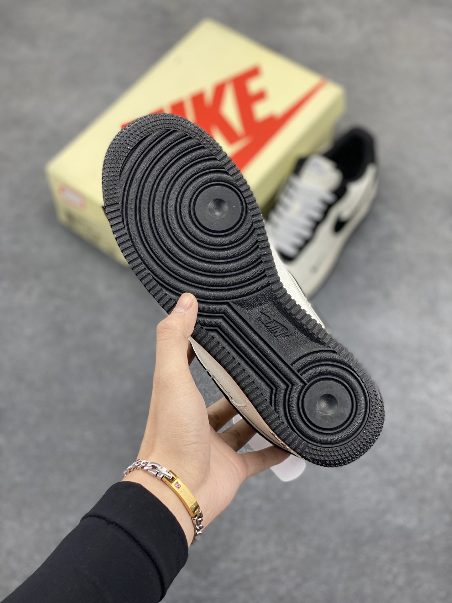 图片[5]-NIKE Air Force1 L .0w X Anti Social Social Club (ASSC) 联名空军一号板鞋 美式街头潮牌Anti Social Social Club正式NIKEAirForce1合作联名原楦头原纸板打造纯正低帮空军版型原盒配件拉帮完美大厂纯原品质出货清洁度电绣工艺皮料切割干净无任何毛边细节完美 货号：SL-987633 尺码：36 36.5 37.5 38 38.5 39 40 40.5 41 42 42.5 43 44 44.5 45-选品中心