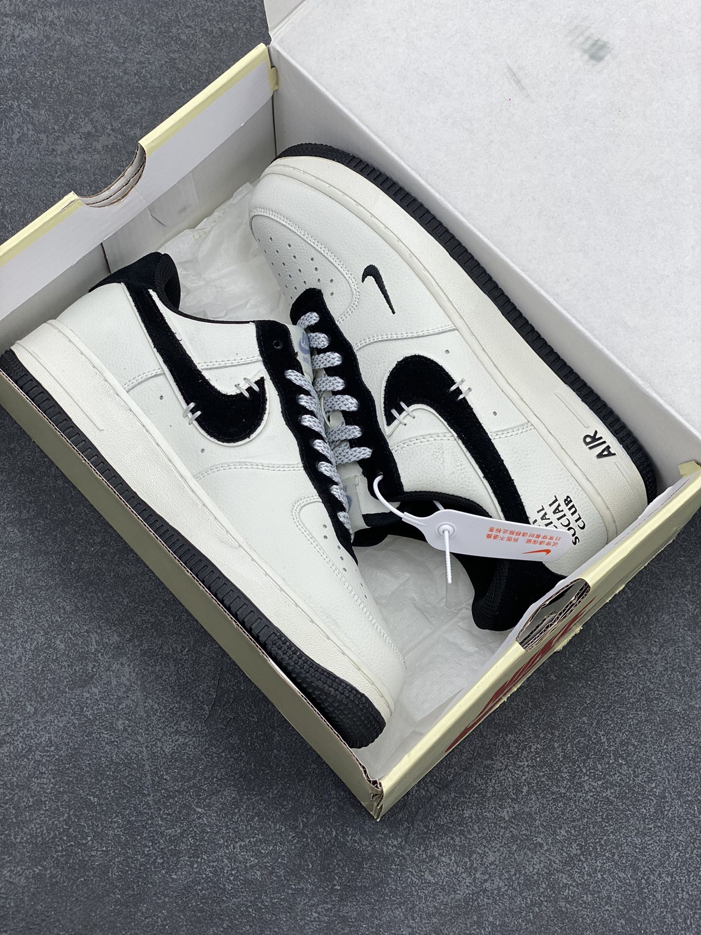 图片[9]-NIKE Air Force1 L .0w X Anti Social Social Club (ASSC) 联名空军一号板鞋 美式街头潮牌Anti Social Social Club正式NIKEAirForce1合作联名原楦头原纸板打造纯正低帮空军版型原盒配件拉帮完美大厂纯原品质出货清洁度电绣工艺皮料切割干净无任何毛边细节完美 货号：SL-987633 尺码：36 36.5 37.5 38 38.5 39 40 40.5 41 42 42.5 43 44 44.5 45-选品中心