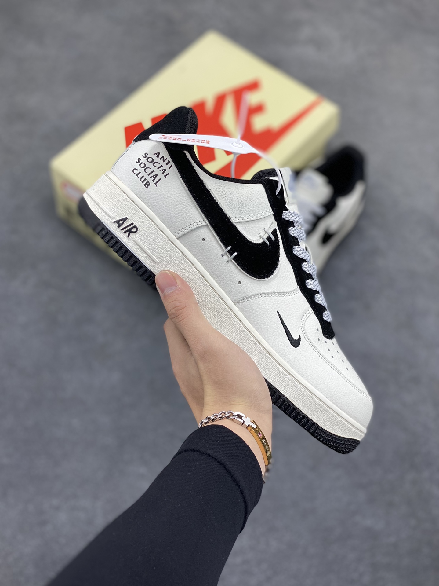 NIKE Air Force1 L .0w X Anti Social Social Club (ASSC) 联名空军一号板鞋 美式街头潮牌Anti Social Social Club正式NIKEAirForce1合作联名原楦头原纸板打造纯正低帮空军版型原盒配件拉帮完美大厂纯原品质出货清洁度电绣工艺皮料切割干净无任何毛边细节完美 货号：SL-987633 尺码：36 36.5 37.5 38 38.5 39 40 40.5 41 42 42.5 43 44 44.5 45-选品中心