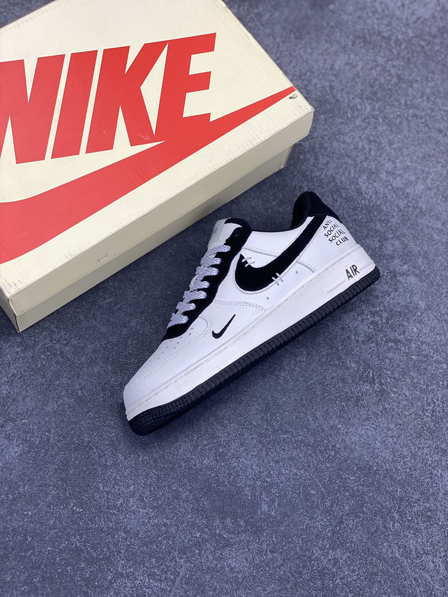 图片[7]-NIKE Air Force1 L .0w X Anti Social Social Club (ASSC) 联名空军一号板鞋 美式街头潮牌Anti Social Social Club正式NIKEAirForce1合作联名原楦头原纸板打造纯正低帮空军版型原盒配件拉帮完美大厂纯原品质出货清洁度电绣工艺皮料切割干净无任何毛边细节完美 货号：SL-987633 尺码：36 36.5 37.5 38 38.5 39 40 40.5 41 42 42.5 43 44 44.5 45-选品中心