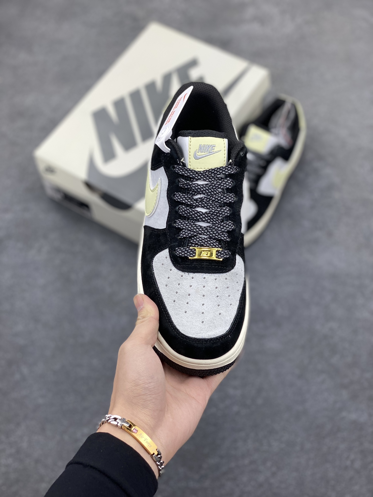 图片[2]-Nike Air Force 1 Low ’07 奶油熊猫 麂皮空军一号低帮休闲板鞋 原厂麂皮 原楦原纸板 纯正版型 正品NFC感应芯片 高清洁度 内置全掌气垫 货号：DE0023-806 尺码：36 36.5 37.5 38 38.5 39 40 40.5 41 42 42.5 43 44 44.5 45-选品中心