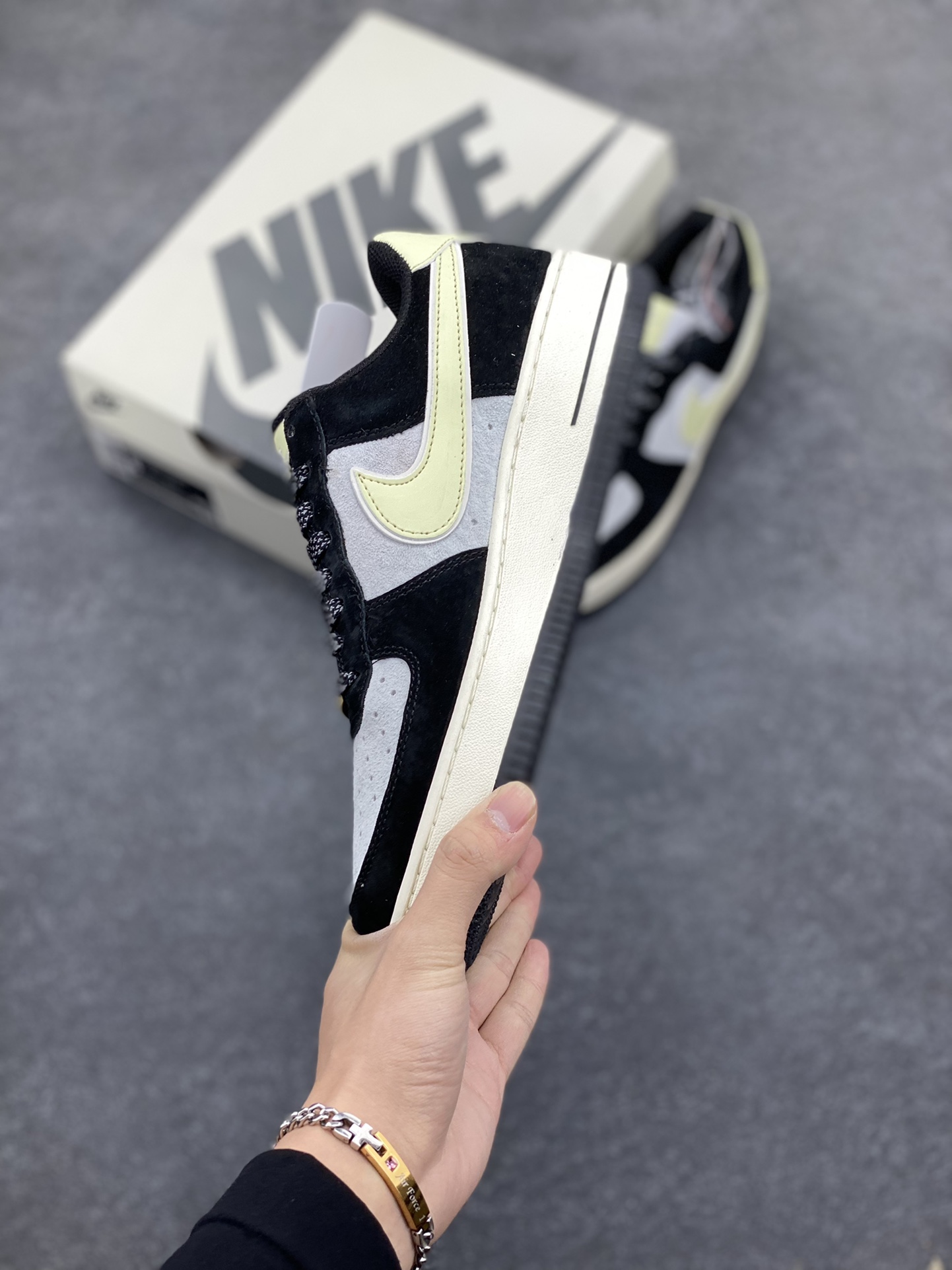 图片[3]-Nike Air Force 1 Low ’07 奶油熊猫 麂皮空军一号低帮休闲板鞋 原厂麂皮 原楦原纸板 纯正版型 正品NFC感应芯片 高清洁度 内置全掌气垫 货号：DE0023-806 尺码：36 36.5 37.5 38 38.5 39 40 40.5 41 42 42.5 43 44 44.5 45-选品中心