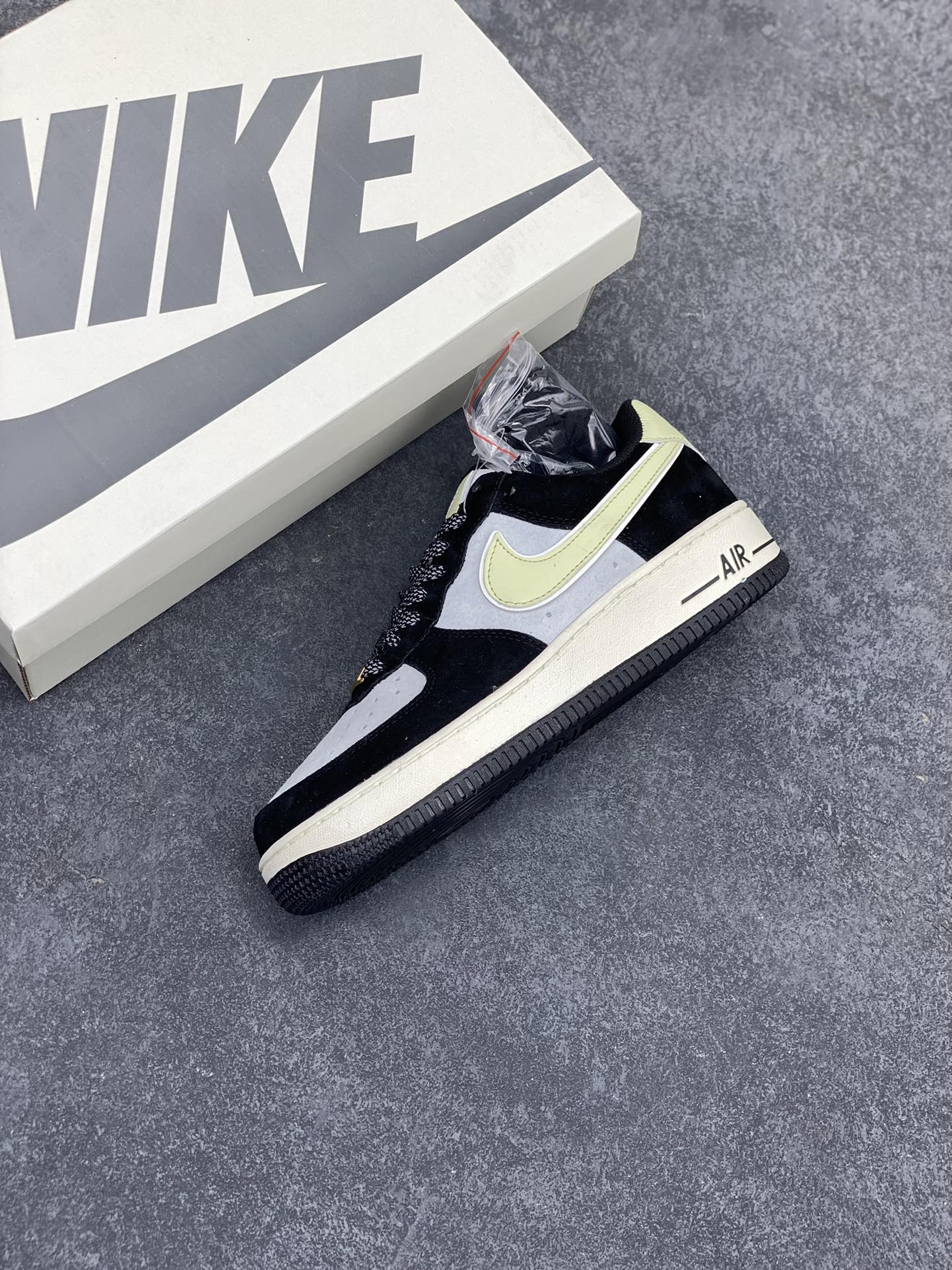 图片[7]-Nike Air Force 1 Low ’07 奶油熊猫 麂皮空军一号低帮休闲板鞋 原厂麂皮 原楦原纸板 纯正版型 正品NFC感应芯片 高清洁度 内置全掌气垫 货号：DE0023-806 尺码：36 36.5 37.5 38 38.5 39 40 40.5 41 42 42.5 43 44 44.5 45-选品中心