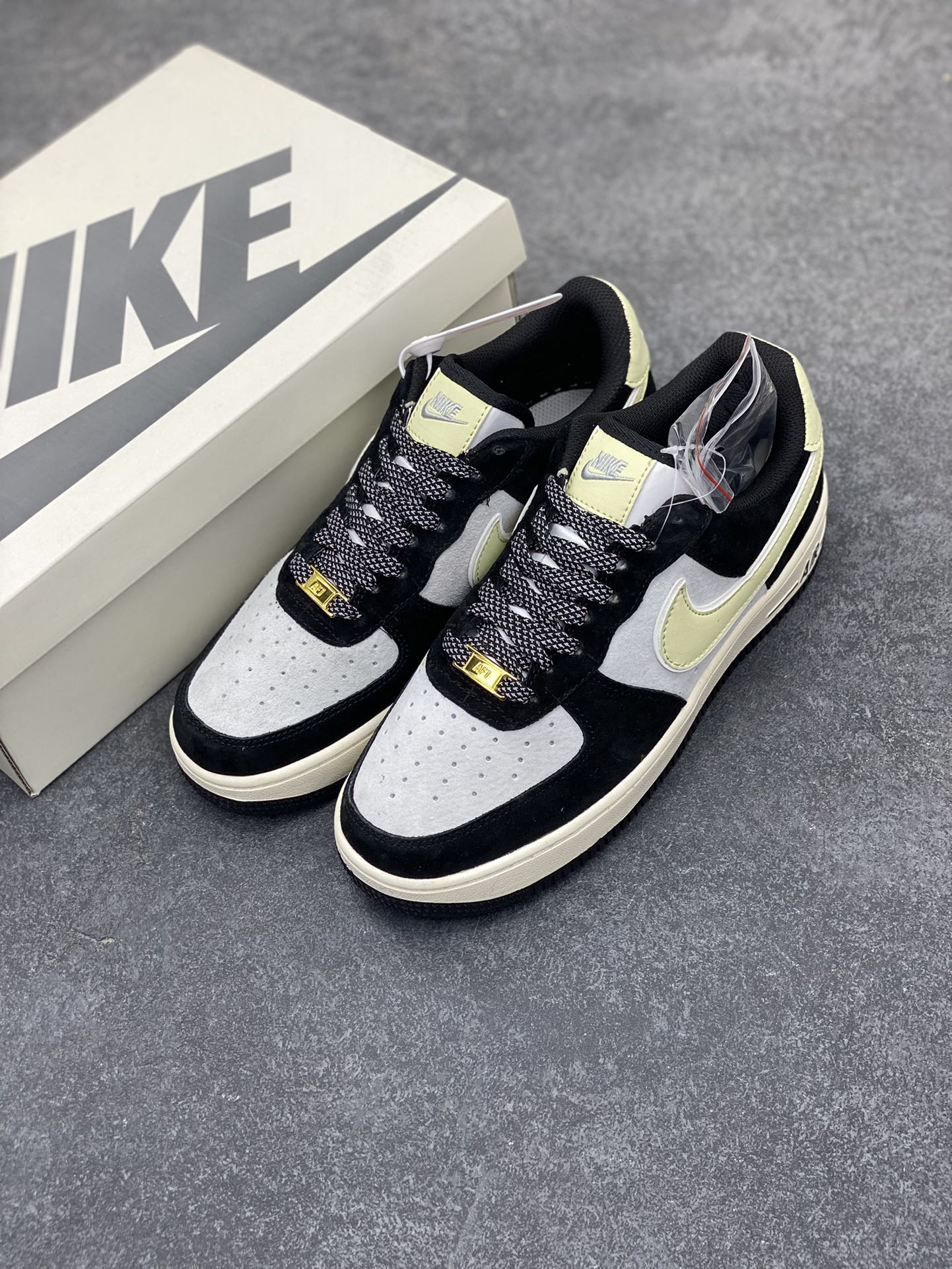 图片[8]-Nike Air Force 1 Low ’07 奶油熊猫 麂皮空军一号低帮休闲板鞋 原厂麂皮 原楦原纸板 纯正版型 正品NFC感应芯片 高清洁度 内置全掌气垫 货号：DE0023-806 尺码：36 36.5 37.5 38 38.5 39 40 40.5 41 42 42.5 43 44 44.5 45-选品中心