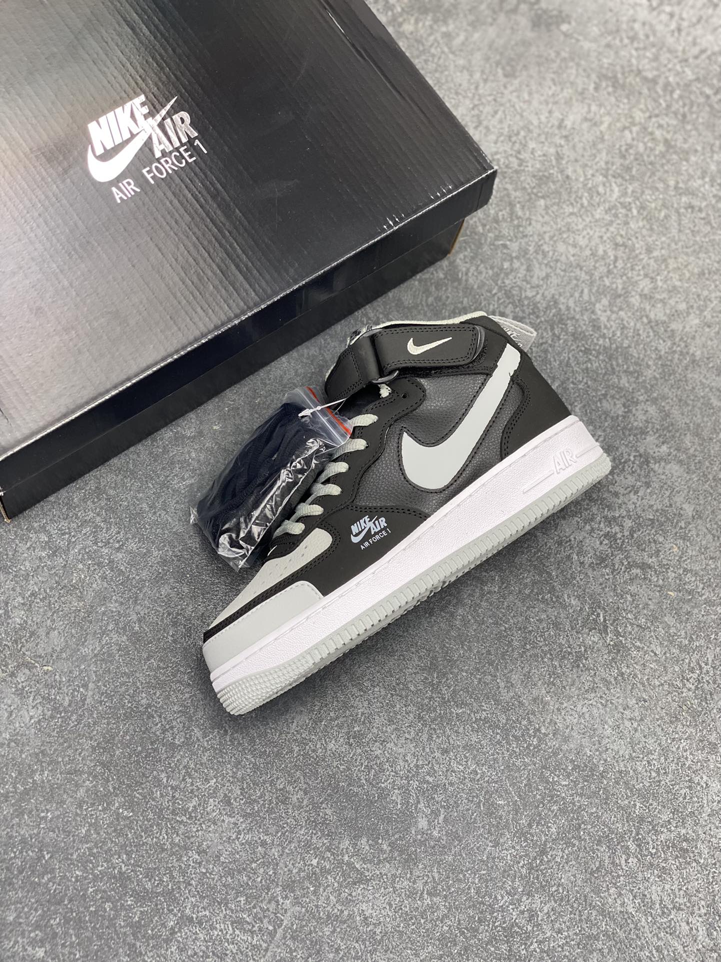 图片[7]-海外限定  Nike Air Force 1 Mid 影子灰配色 空军一号中帮 休闲板鞋 定制皮料 原楦头原纸板 纯正版型 高清洁度 内置全掌气垫 货号：BQ6819-008 尺码：36 36.5 37.5 38 38.5 39 40 40.5 41 42 42.5 43 44 44.5 45-选品中心