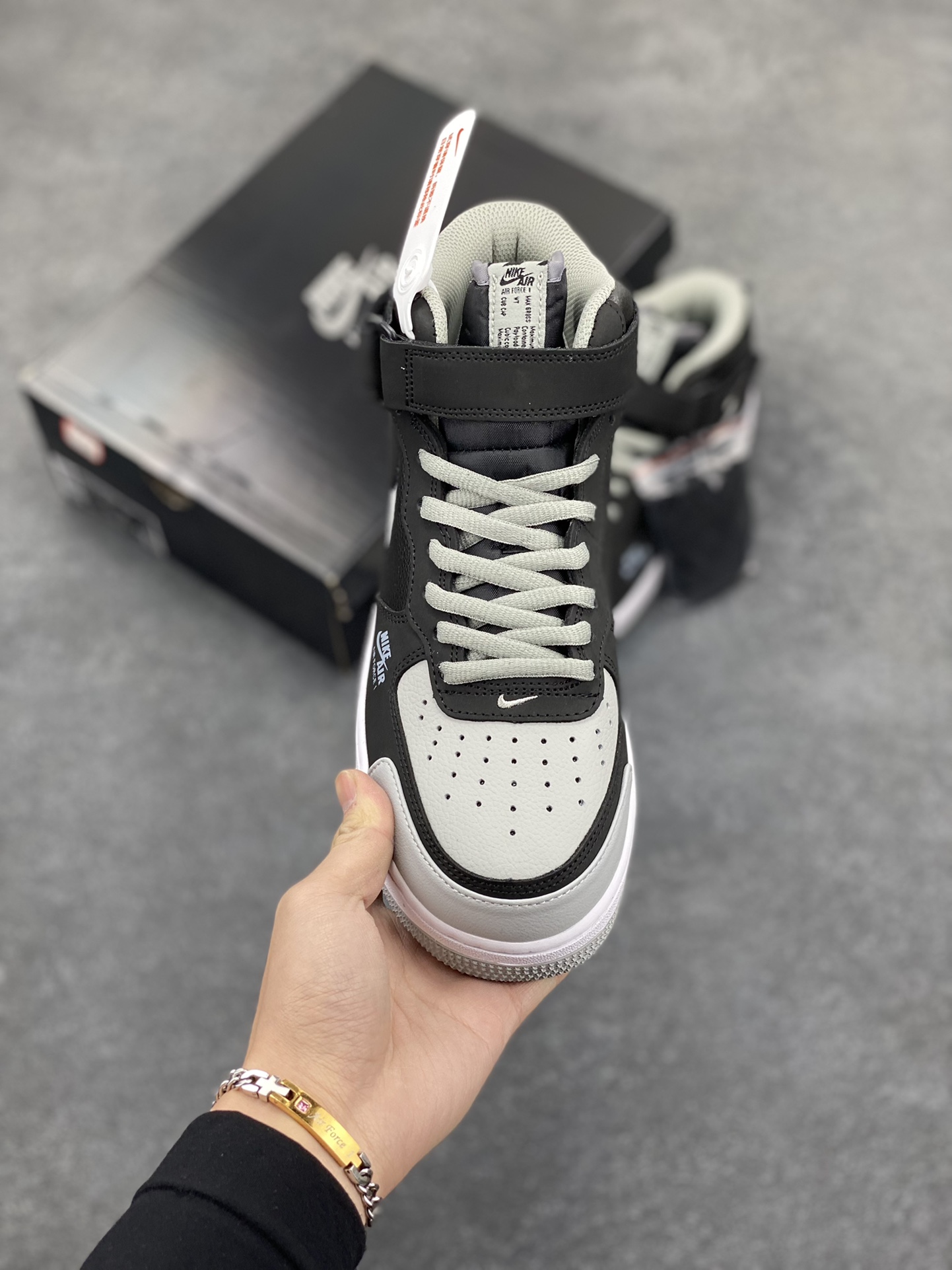 图片[2]-海外限定  Nike Air Force 1 Mid 影子灰配色 空军一号中帮 休闲板鞋 定制皮料 原楦头原纸板 纯正版型 高清洁度 内置全掌气垫 货号：BQ6819-008 尺码：36 36.5 37.5 38 38.5 39 40 40.5 41 42 42.5 43 44 44.5 45-选品中心