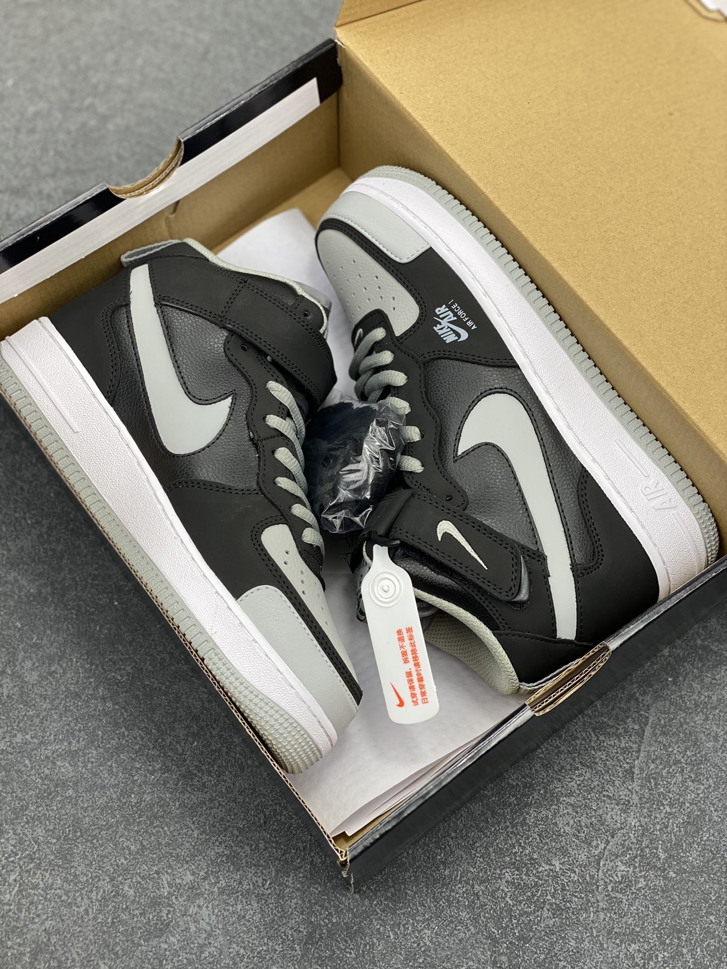 图片[9]-海外限定  Nike Air Force 1 Mid 影子灰配色 空军一号中帮 休闲板鞋 定制皮料 原楦头原纸板 纯正版型 高清洁度 内置全掌气垫 货号：BQ6819-008 尺码：36 36.5 37.5 38 38.5 39 40 40.5 41 42 42.5 43 44 44.5 45-选品中心