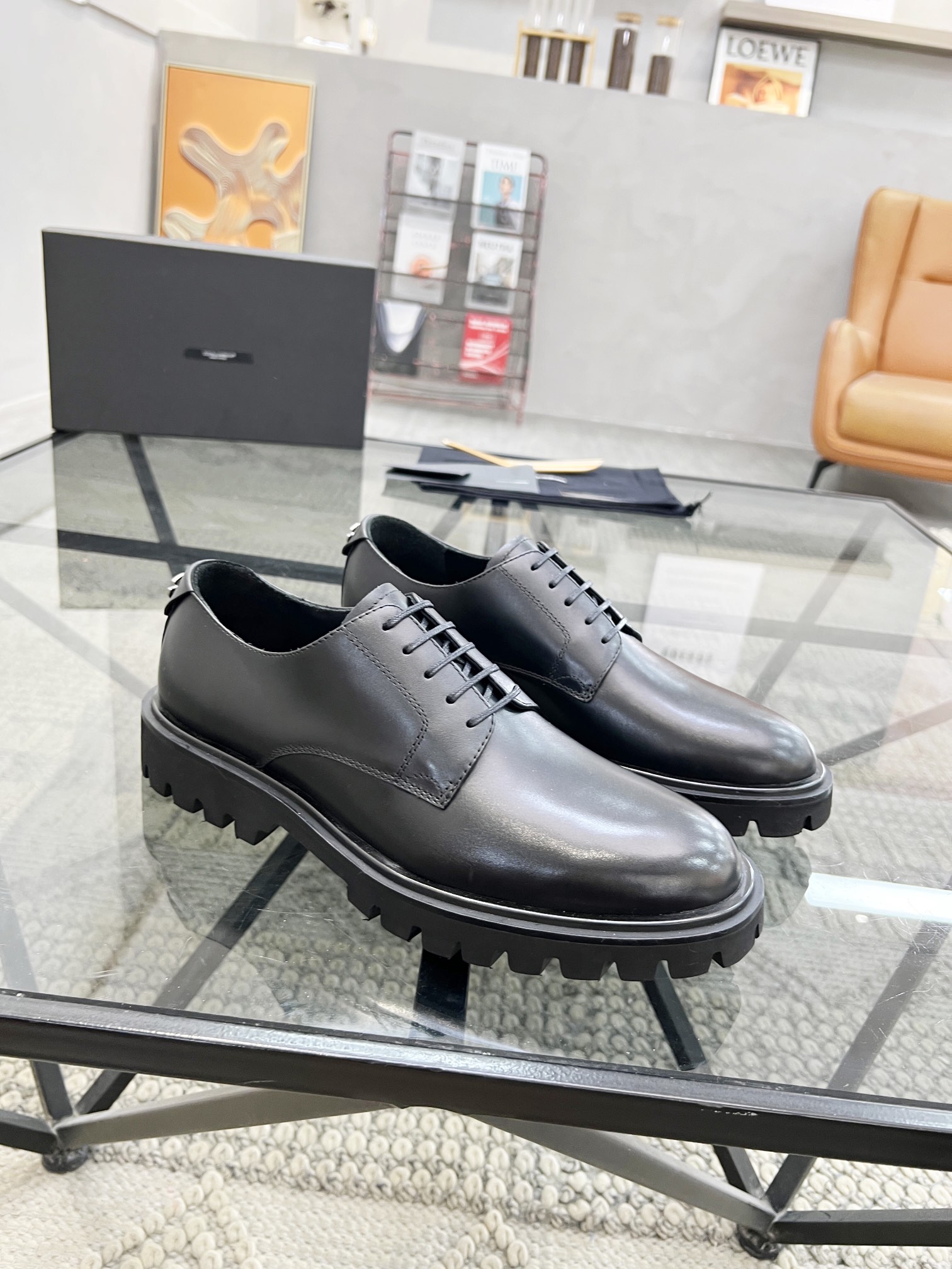 NO:220952,Brand D&G color original color matching 39-44 Custom made 38.45.46 Price Material Dolce & Gabbana/New Calfskin Mocasin Shoes Bernini Series Mocasin Shoes, embellished with new metal signs. Made of Mino Calfskin, original combination rubber outsole, retro and shiny texture complement each other, releasing contemporary exquisite charm., Dolce & Gabbana leather shoes, Dolce & Gabbana, Dolce & Gabbana, Dolce & Gabbana, cowhide19860909品牌D&G 颜色原版配色 码数39-44定做38.45.46 价格 材质杜嘉班纳Dolce & Gabbana/新款小牛皮莫卡辛鞋 Bernini 系列莫卡辛鞋,点缀全新金属标牌.采用 Mino 小牛皮制成,原版组合橡胶大底 复古与亮泽质感相得益彰,释放当代考究魅力.,杜嘉班纳皮鞋,Dolce&Gabbana,Dolce&Gabbana,Dolce&Gabbana,cowhide,Men's shoes