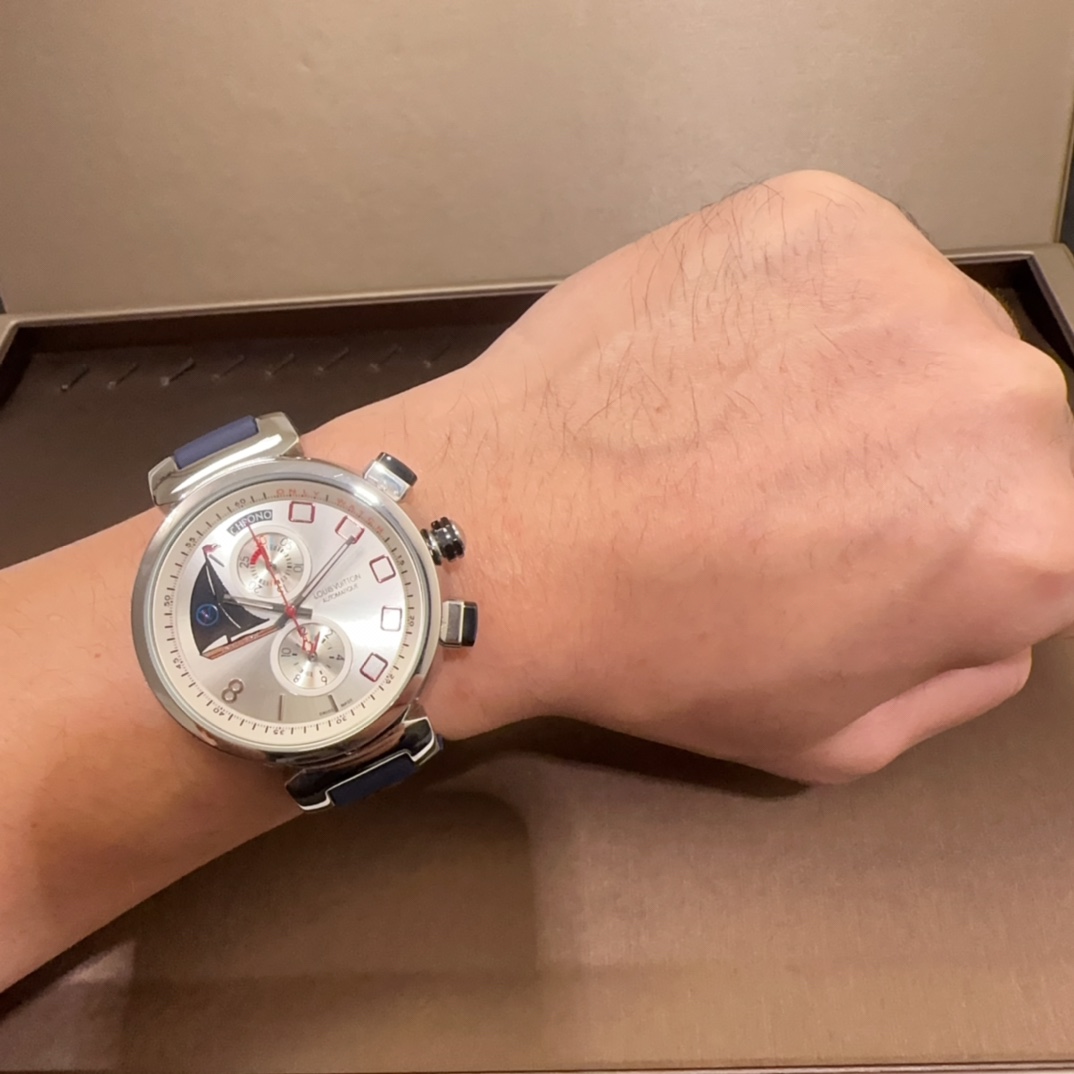 Luxury Louis Vuitton Watch: Japanese Run-System, Nightlight, Stainless Steel, 42mm Size - 图片 1