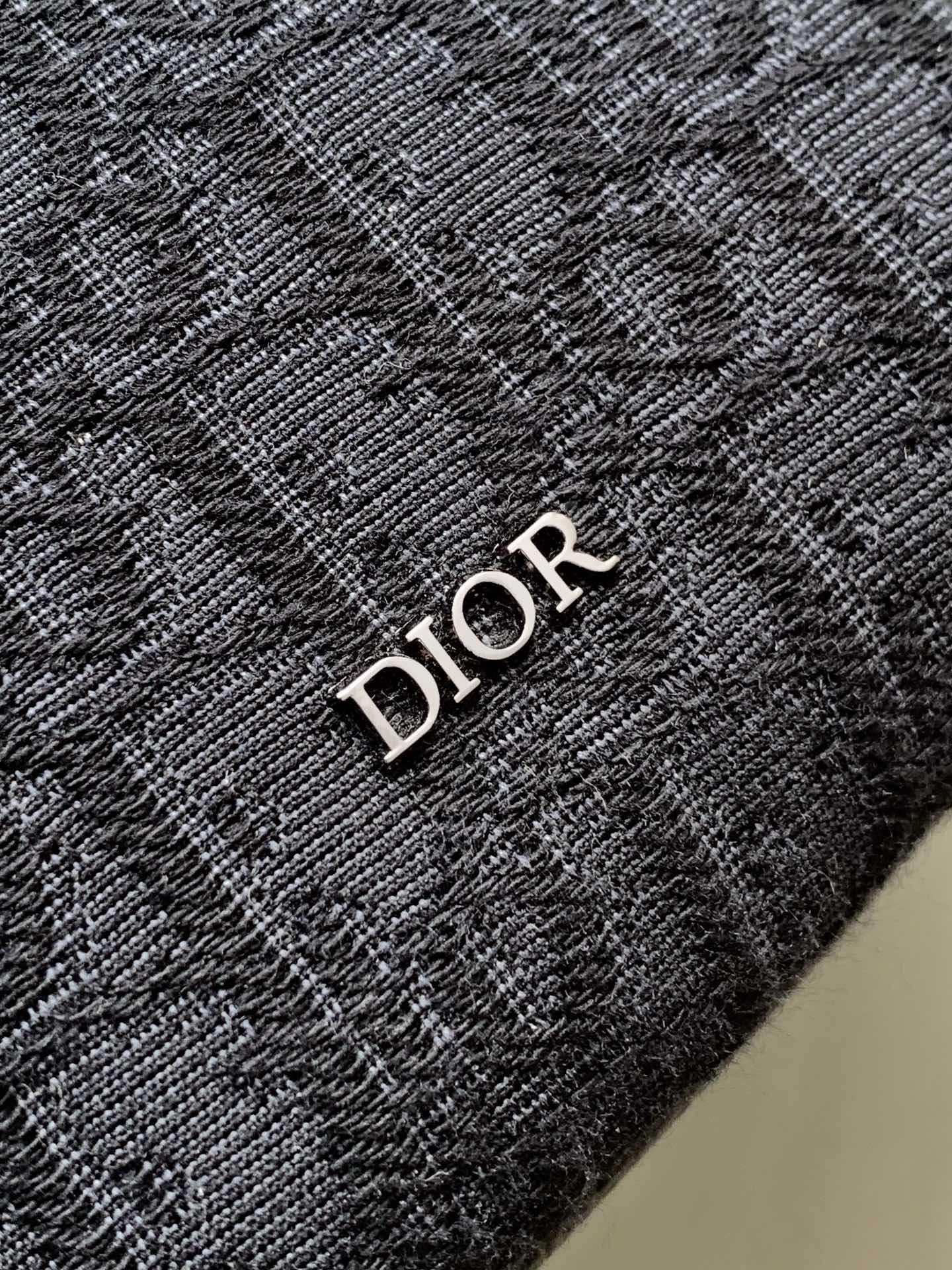 Dior Rider 2.0 Oblique Printed Sling Bag with Adjustable Strap, Black 6 i1736312369 1952 5