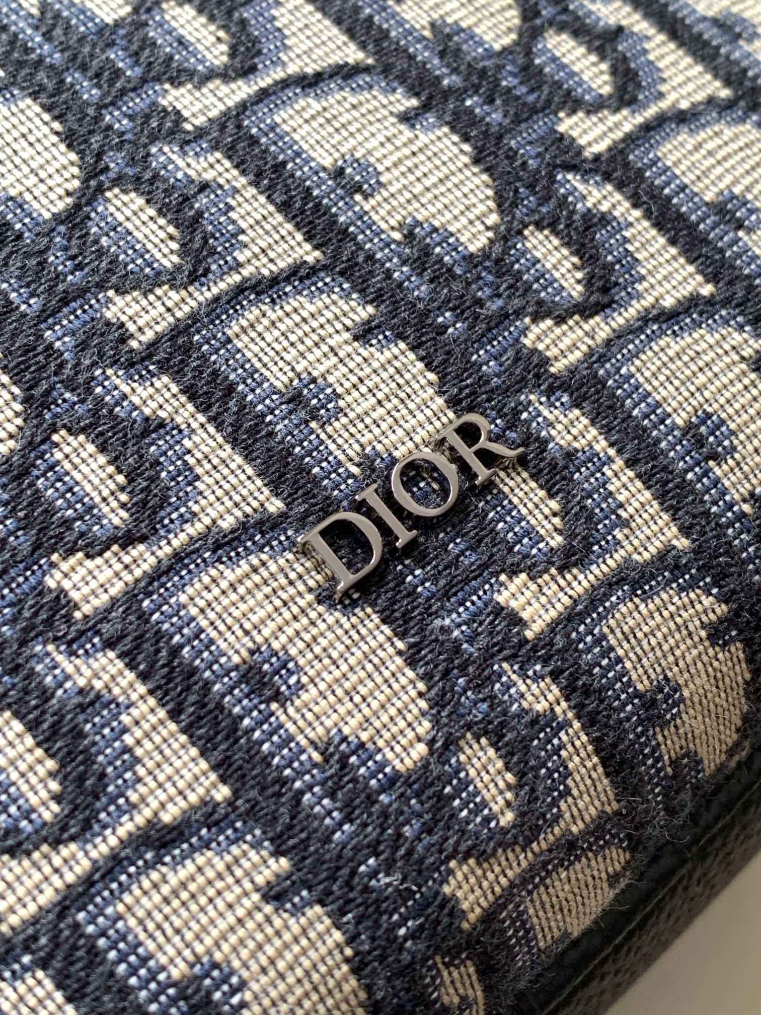 Dior Rider 2.0 Oblique Sling Bag, Beige and Black Calfskin Leather Detail 6 i1736312655 6088 4