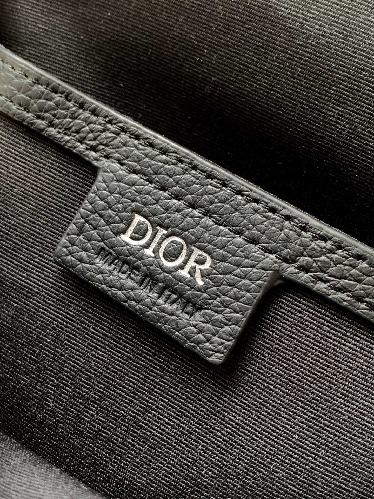Dior Rider 2.0 Oblique Sling Bag, Beige and Black Calfskin Leather Detail 10 i1736312655 9992 8
