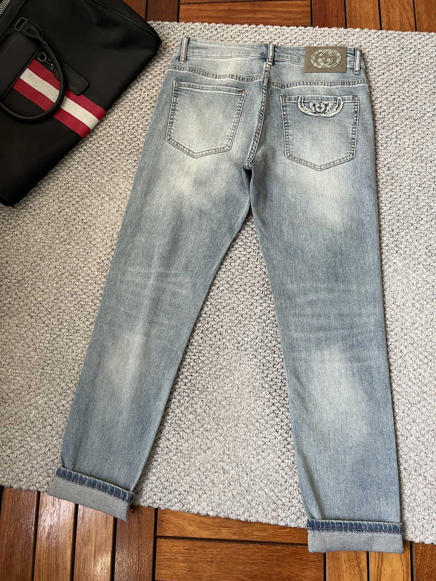 💎 P190 古奇 2025早春🔥🔥新款现货上市，原单爆款牛仔裤👖超级定制款，原版五金，超级重工工艺，版型超赞👍细节做工无可挑剔！款式不挑人，特别高档，好货不等人，看中赶紧下手，尺码：28-38