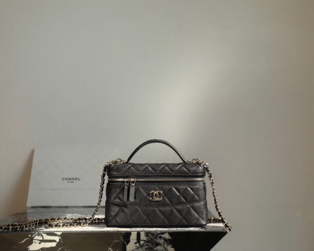 Chanel Clutches & Pouch Bags Black Gold Hardware Spring Collection Fashion Chains 1 Chanel Clutches & Pouch Bags Black Gold Hardware Spring Collection Fashion Chains