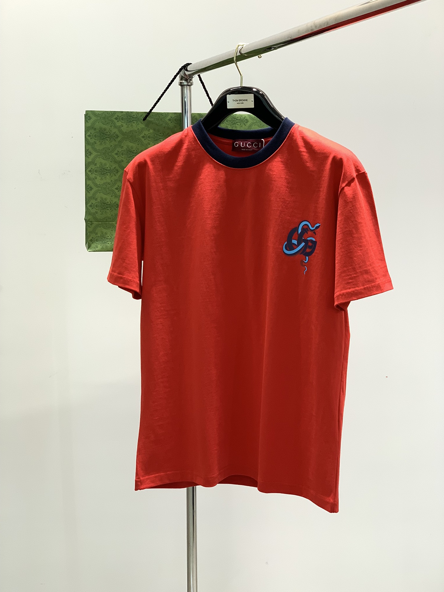 ，，Gucci 古驰，2025春夏最新款，专柜同步有售，原单狠货，时尚休闲圆领短袖T恤，上身很有特点！吸