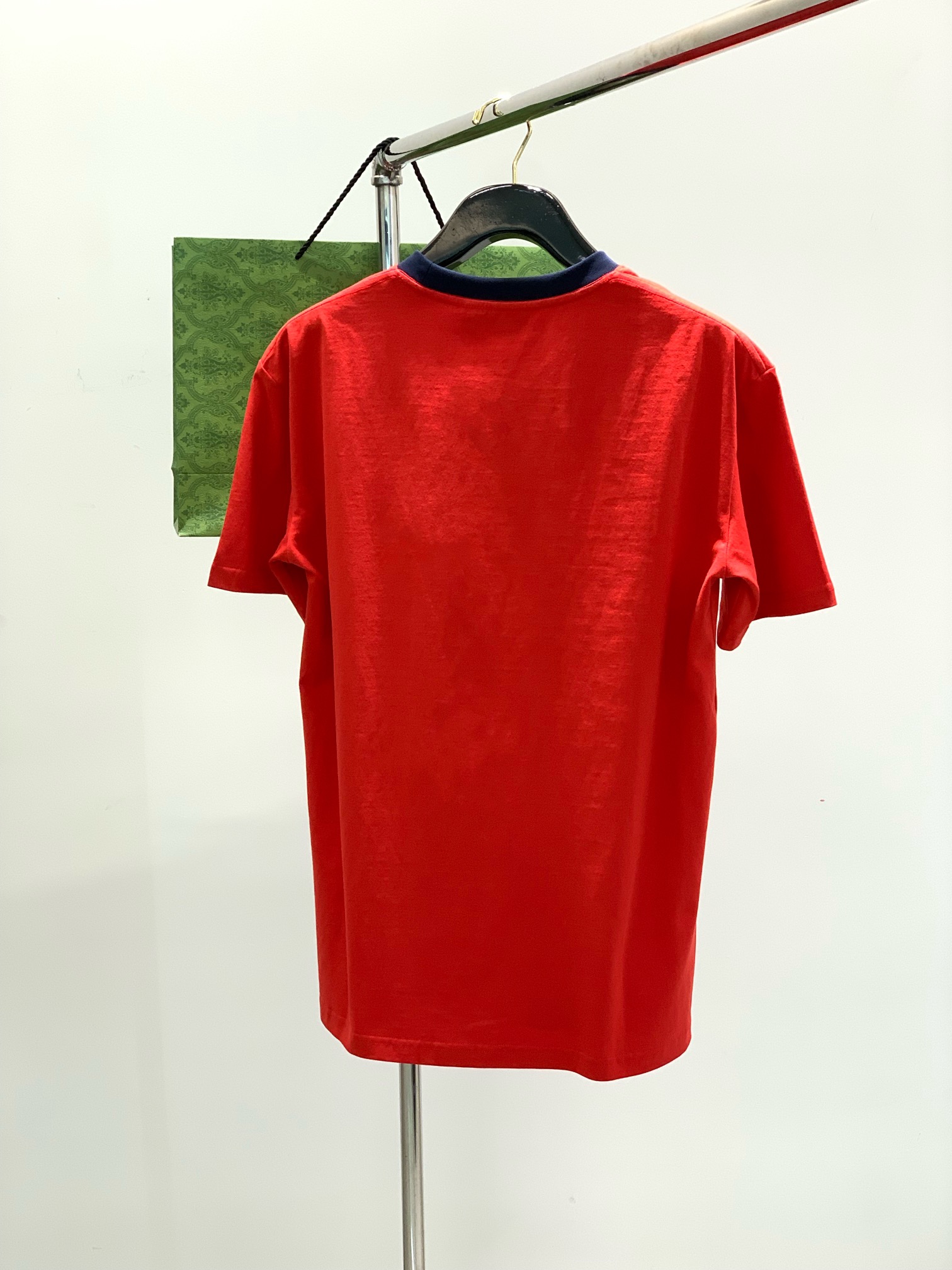 ，，Gucci 古驰，2025春夏最新款，专柜同步有售，原单狠货，时尚休闲圆领短袖T恤，上身很有特点！吸