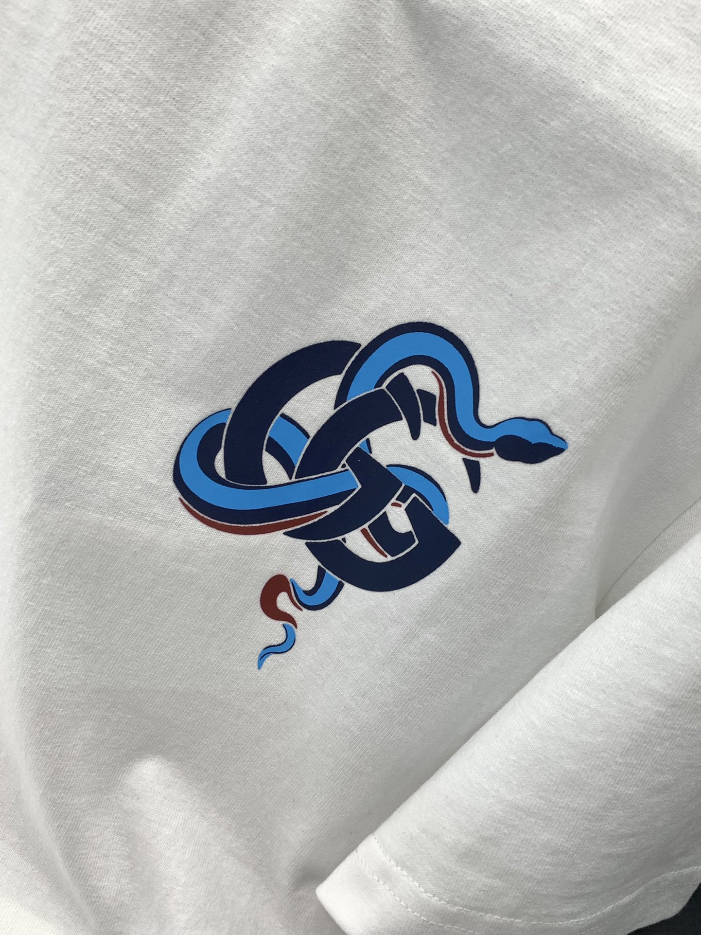 ，，Gucci 古驰，2025春夏最新款，专柜同步有售，原单狠货，时尚休闲圆领短袖T恤，上身很有特点！吸