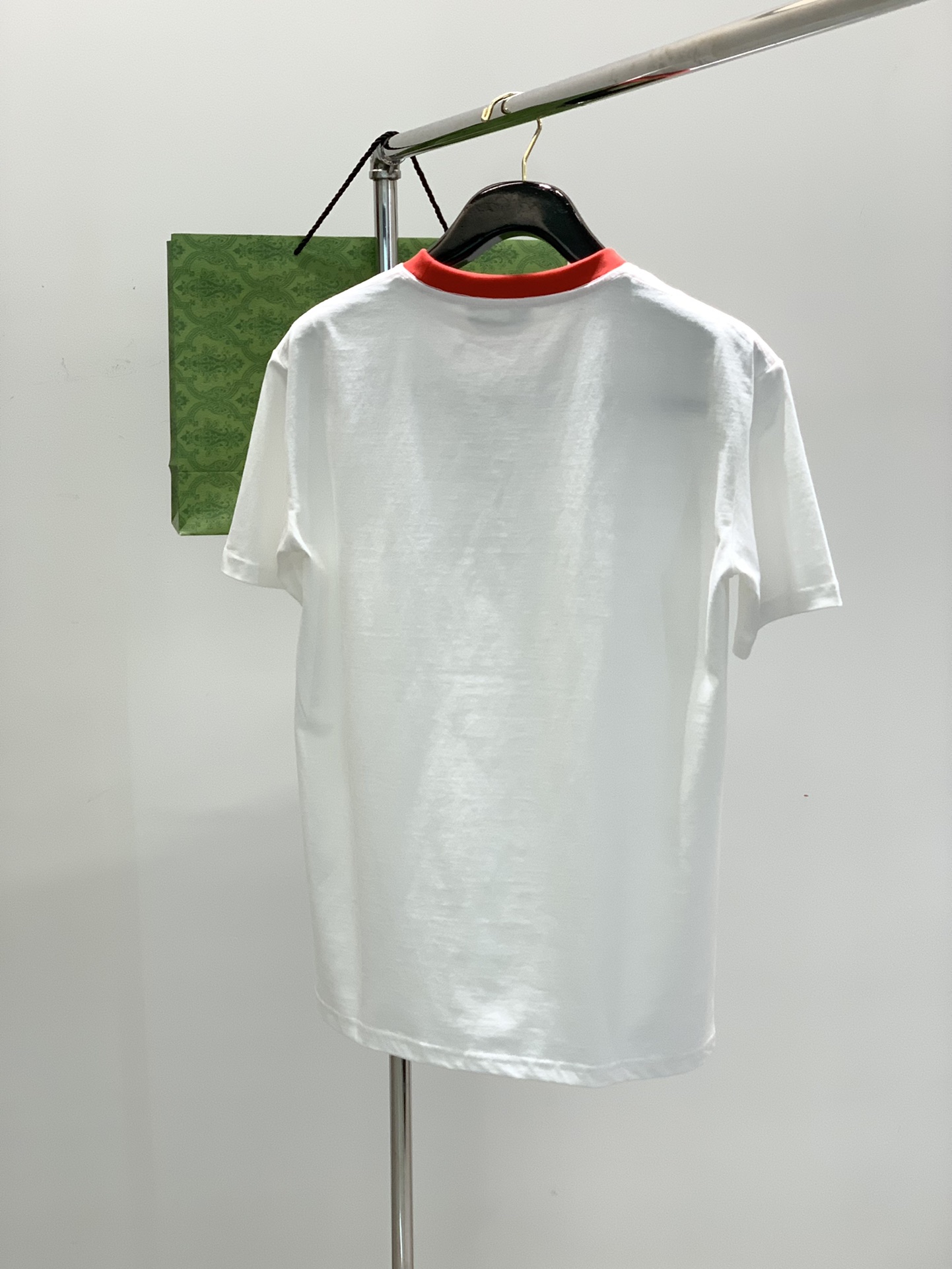 ，，Gucci 古驰，2025春夏最新款，专柜同步有售，原单狠货，时尚休闲圆领短袖T恤，上身很有特点！吸