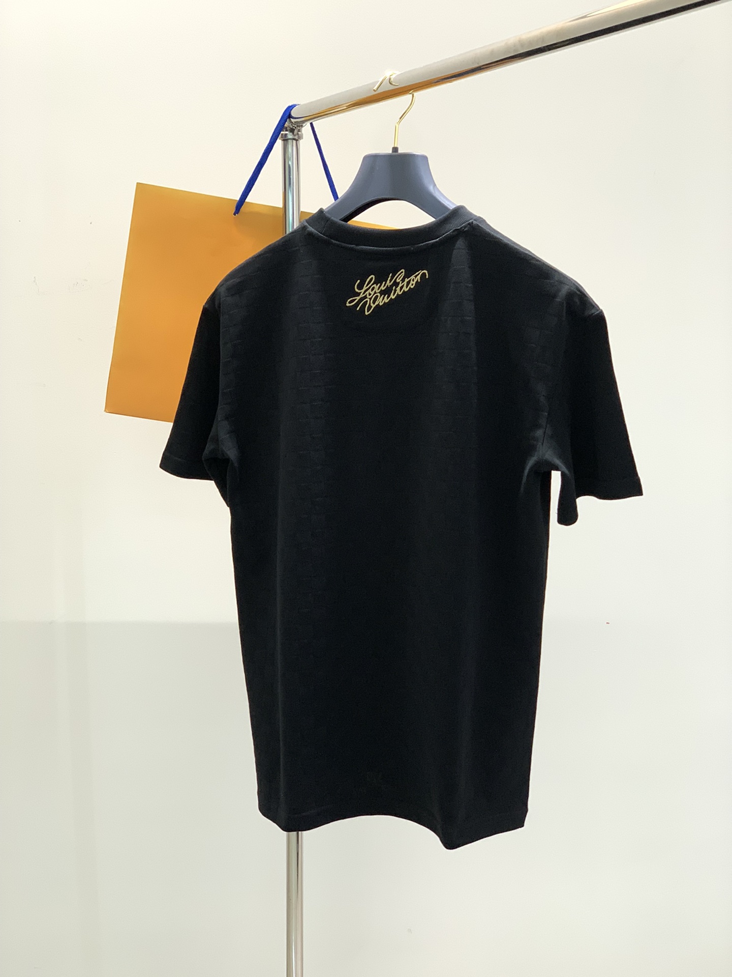，，LouisVuitton 路易威登，2025春夏最新款，专柜同步有售，原单狠货，时尚休闲圆领短袖T恤