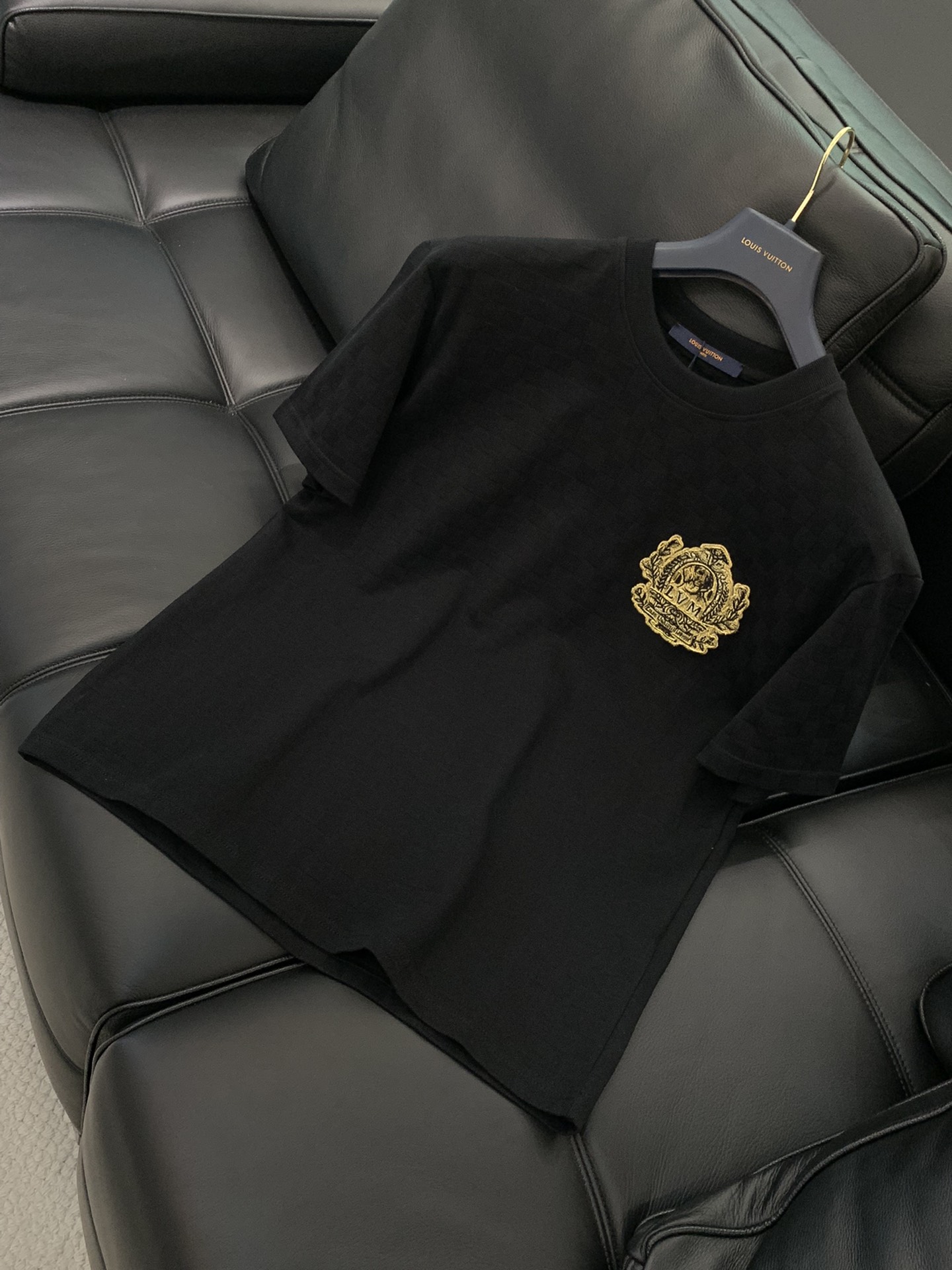 ，，LouisVuitton 路易威登，2025春夏最新款，专柜同步有售，原单狠货，时尚休闲圆领短袖T恤