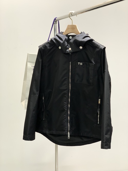 Chaqueta con Capucha Desmontable Burberry TB - Estilo Versátil y Moderno 1 Chaqueta con Capucha Desmontable Burberry TB - Estilo Versátil y Moderno
