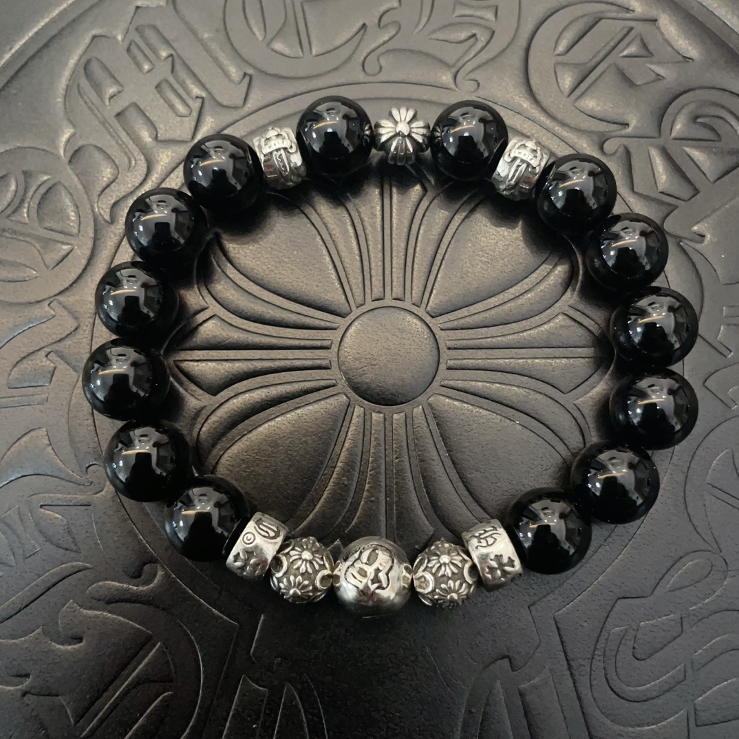 NO:110863,Batch New model [Counter Quality] Chrome Hearts Croxin Classic retro multi-element obsidian bracelet, Kuaishou/ins/Little Red Book popular, different concave and convex and convex design styles present unique. Cross Scout flowers are Croxin's logo, so they last longer. Genuine version Chrome Hearts Croxin Difference to the market ordinary light version, match the quality of the version, look at the details of the letter printing, retro old gray oxygen level. Seiko version!  , jewelry boutique, chrome hearts, chrome hearts, bracelet19860909批 新款【专柜品质】Chrome Hearts克罗心 经典复古多元素黑曜石手串手链 ,快手/ins/小红书热门,凹凸造型不同的花纹设计风格呈现出与众不同 十字架童军花是克罗心的标志 所以更经久不衰 正品打版Chrome Hearts克罗心 区别市场普通轻版 对版对标品质 看字印细节 复古做旧灰氧程度.精工版本！,饰品精品,chrome hearts,chrome hearts,bracelet,Jewelry