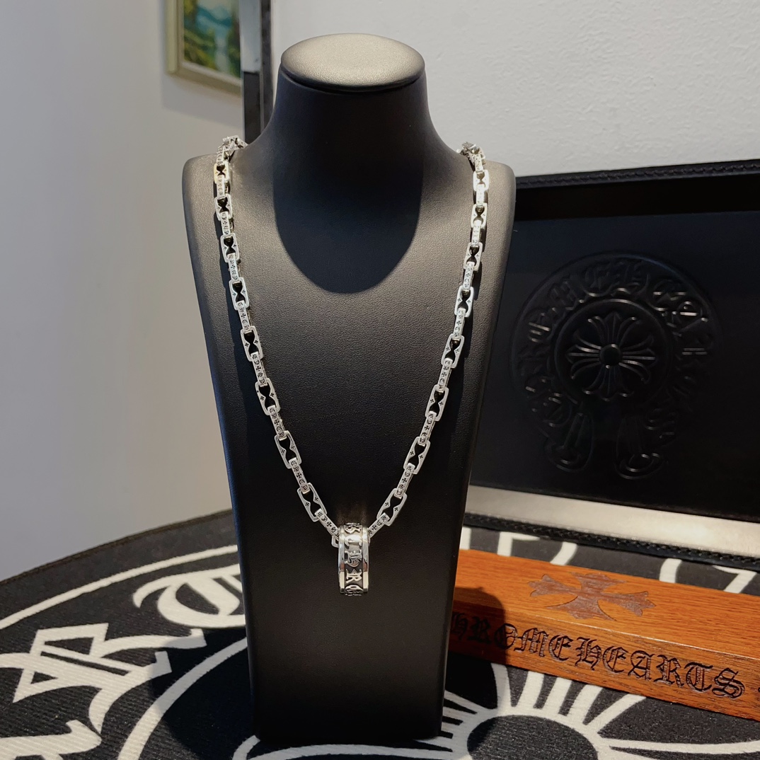 NO:110869,TikTok/Kuaishou/ins/Xiaohongshu/Live Hot, New [Counter Quality] Chrome Hearts Croxin retro rough buckle necklace, ring pendant, concave and concave and concave design styles present uniqueness Cross Scout flowers are Croxin's ambitions, so they last longer. Genuine version of Chrome Hearts Croxin, different market light version, benchmark quality, look at the details of the letter printing, retro old gray oxygen level. Seiko version!  !  !  Pure handmade ~ Authentic model opening must-have fashion and fashion, both men and women can wear it, same style for couples, original official website, rock punk style silver style, retro elements, trendy and versatile!  , jewelry boutique, chrome hearts, chrome hearts, necklace, ring19860909批 抖音/快手/ins/小红书/直播热门 ,新款【专柜品质】Chrome Hearts克罗心复古粗扣项链 ,戒指吊坠,凹凸造型不同的花纹设计风格 呈现出与众不同 十字架 童军花是克罗心的志 所以更经久不衰 正品打版Chrome Hearts克罗心 区别市场普通轻版 对版对标品质 看字印细节 复古做旧灰氧程度.精工版本！！！ 纯手工打造 ～正品开模潮流时尚必备 男女均可佩戴 情侣同款 官网原版 摇滚朋克泰银风格 复古元素 潮流百搭！,饰品精品,chrome hearts,chrome hearts,necklace,ring,Jewelry