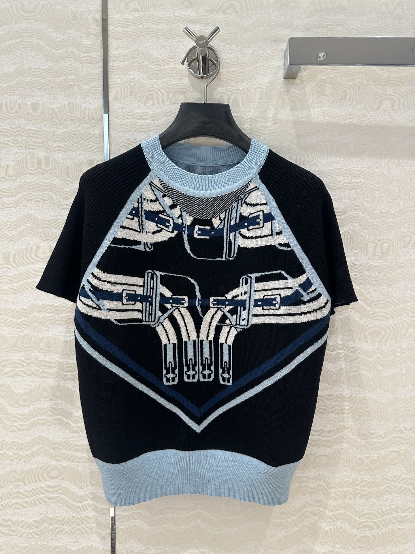 Elegant Wool Blend Jacquard T-Shirt with Round Neck and Slim Fit Design