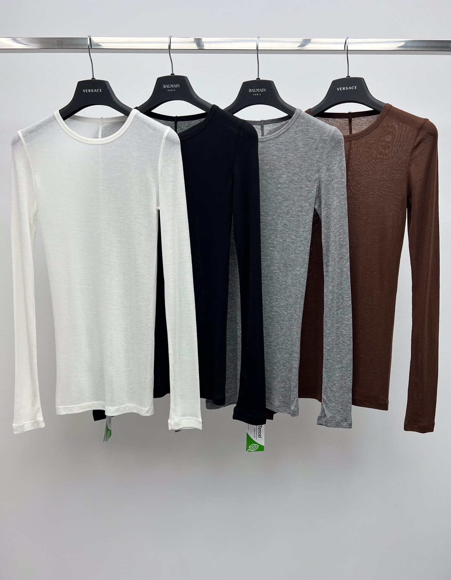 High-Quality Single-and-Behaviour Female Suit with Twirl T-Shirts and Advanced Visibility Features - 图片 1