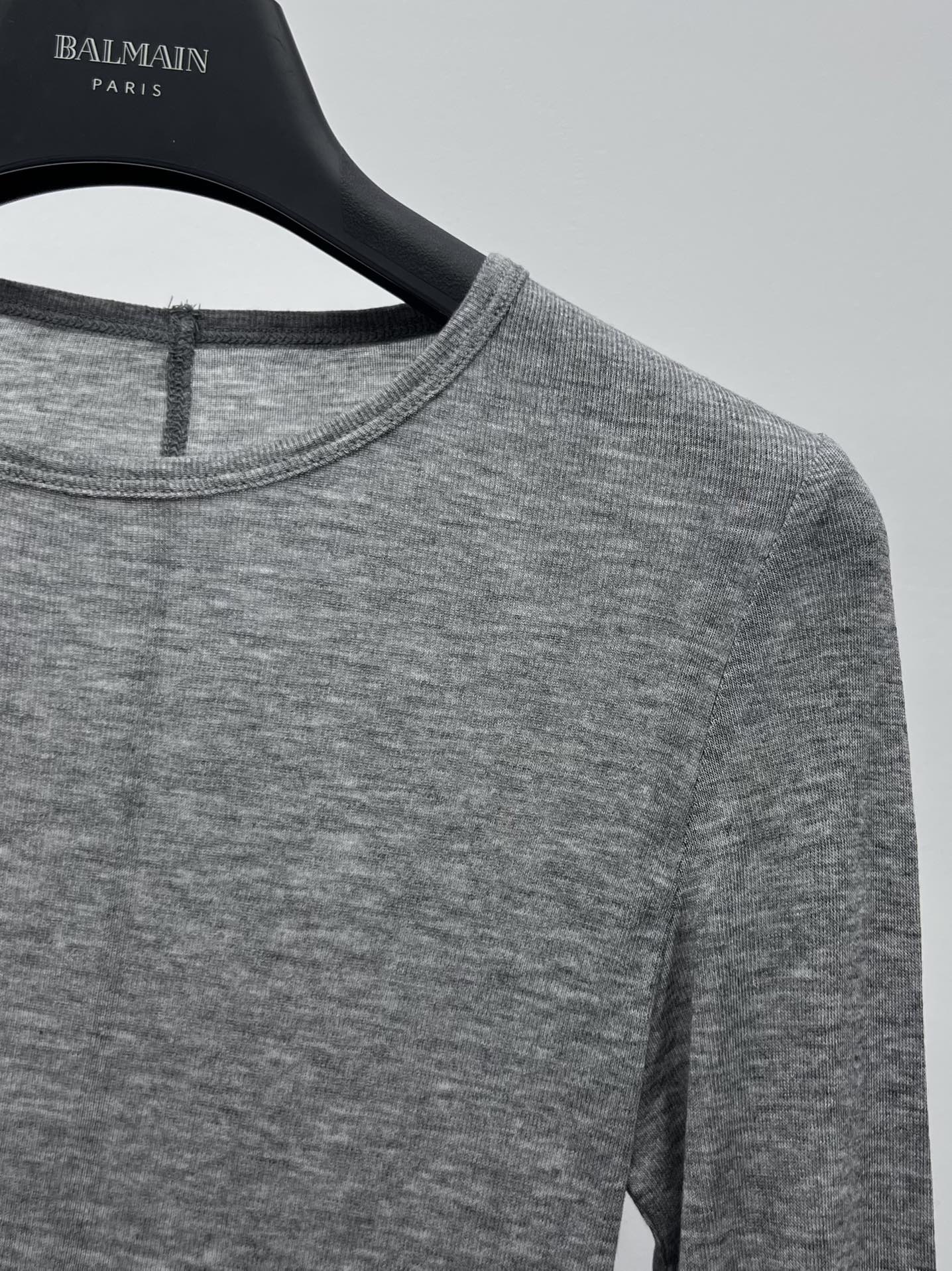 High-Quality Flexible Twirl T-Shirt for Single Female Suit: Classic Details, Advanced Visibility, Small Size - 图片 3