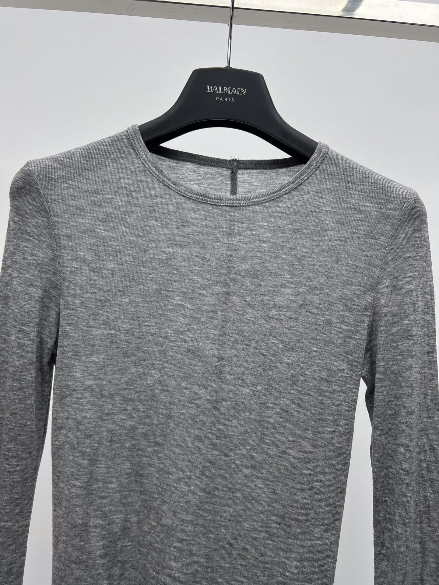 High-Quality Flexible Twirl T-Shirt for Single Female Suit: Classic Details, Advanced Visibility, Small Size - 图片 2