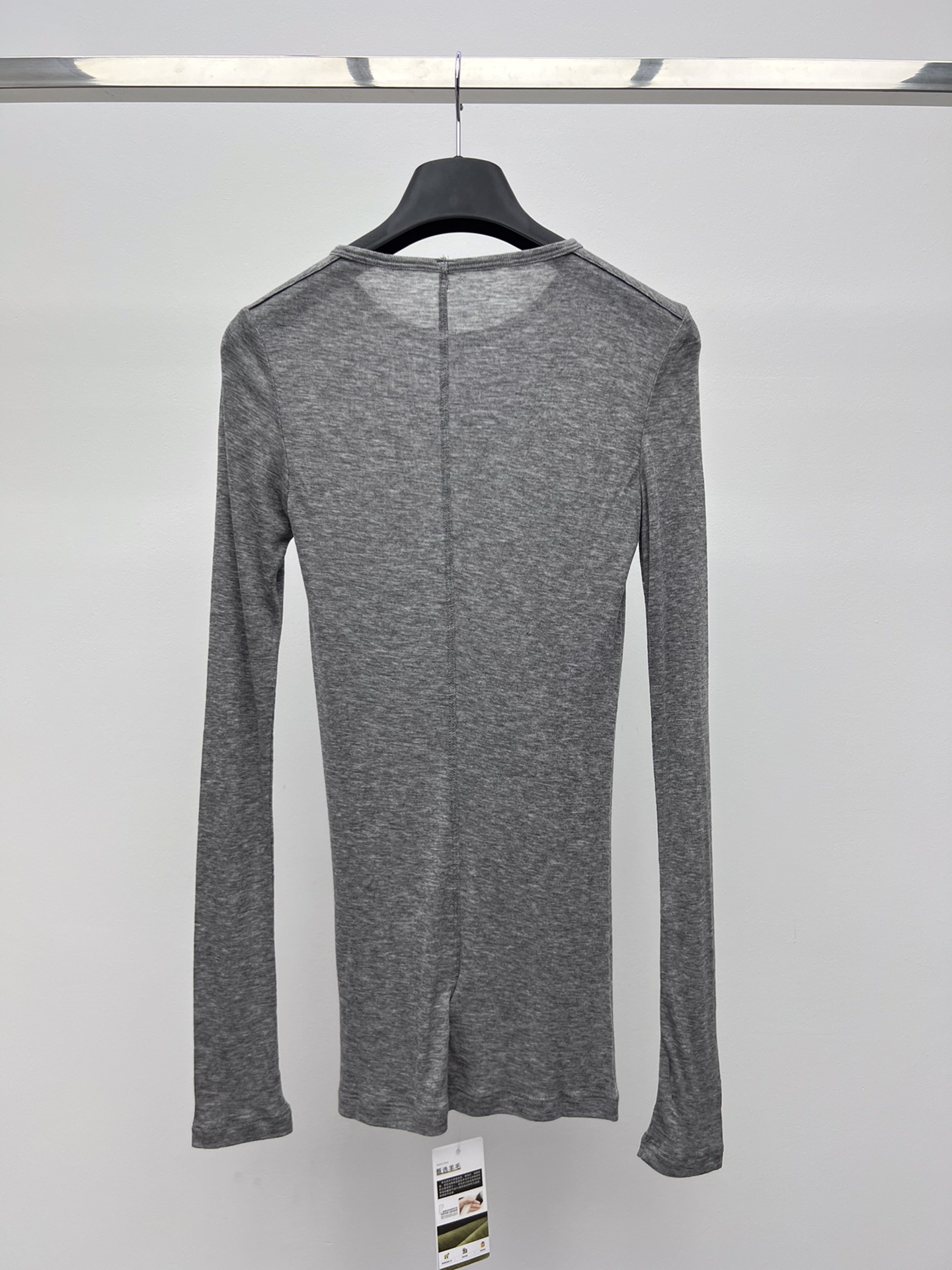 High-Quality Flexible Twirl T-Shirt for Single Female Suit: Classic Details, Advanced Visibility, Small Size - 图片 7