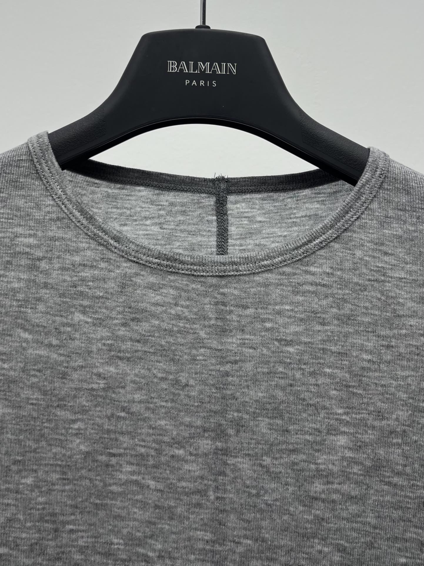 High-Quality Flexible Twirl T-Shirt for Single Female Suit: Classic Details, Advanced Visibility, Small Size - 图片 4
