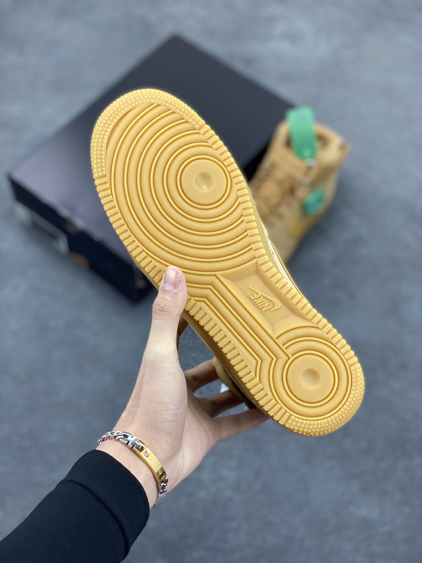 图片[5]-HY版本💯 Nike Air Force 1\’07 空军一号休闲运动板鞋 高帮小麦 原楦头原纸板 打造纯正空军版型#专注外贸渠道 全掌内置蜂窝气垫 #原盒配件 原厂中底钢印、拉帮完美 货号：DJ9178-200 尺码：35.5 36 36.5 37.5 38 38.5 39 40 40.5 41 42 42.5 43 44 44.5 45 46 47-选品中心