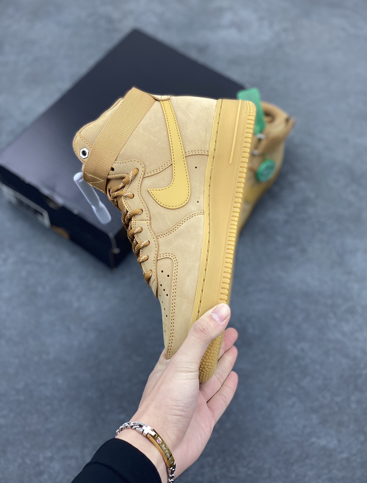 图片[3]-HY版本💯 Nike Air Force 1\’07 空军一号休闲运动板鞋 高帮小麦 原楦头原纸板 打造纯正空军版型#专注外贸渠道 全掌内置蜂窝气垫 #原盒配件 原厂中底钢印、拉帮完美 货号：DJ9178-200 尺码：35.5 36 36.5 37.5 38 38.5 39 40 40.5 41 42 42.5 43 44 44.5 45 46 47-选品中心