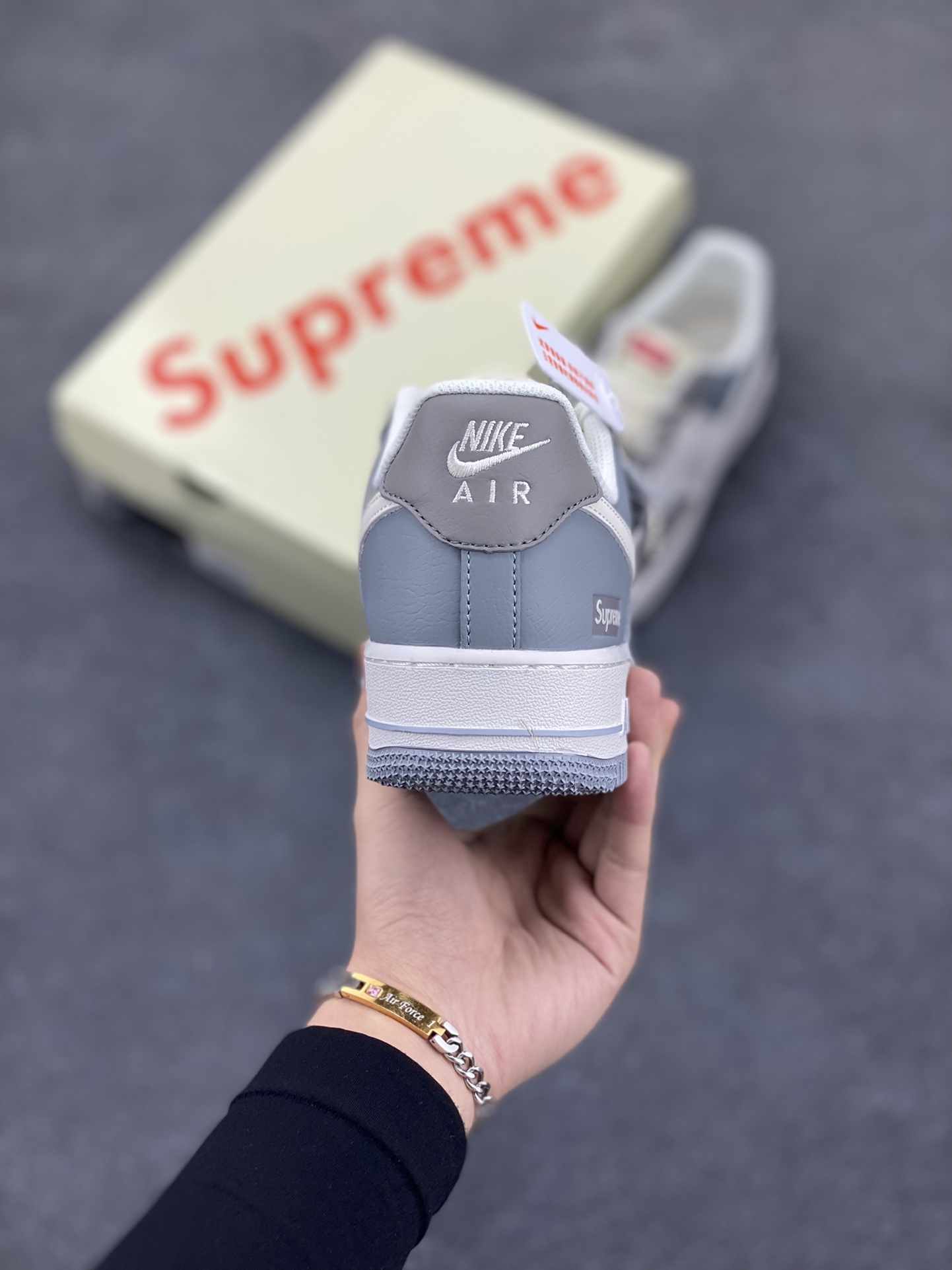 图片[4]-NIke Air Force 1 \’07 Low “Supreme联名–波点勾”空军一号 低帮 运动鞋 休闲鞋 折边针车 工艺难度大 原楦头原纸板 原装鞋盒 定制五金配件 内置全掌气垫 原厂鞋底 货号：DM6688-023 尺码：36 36.5 37.5 38 38.5 39 40 40.5 41 42 42.5 43 44 44.5 45-选品中心