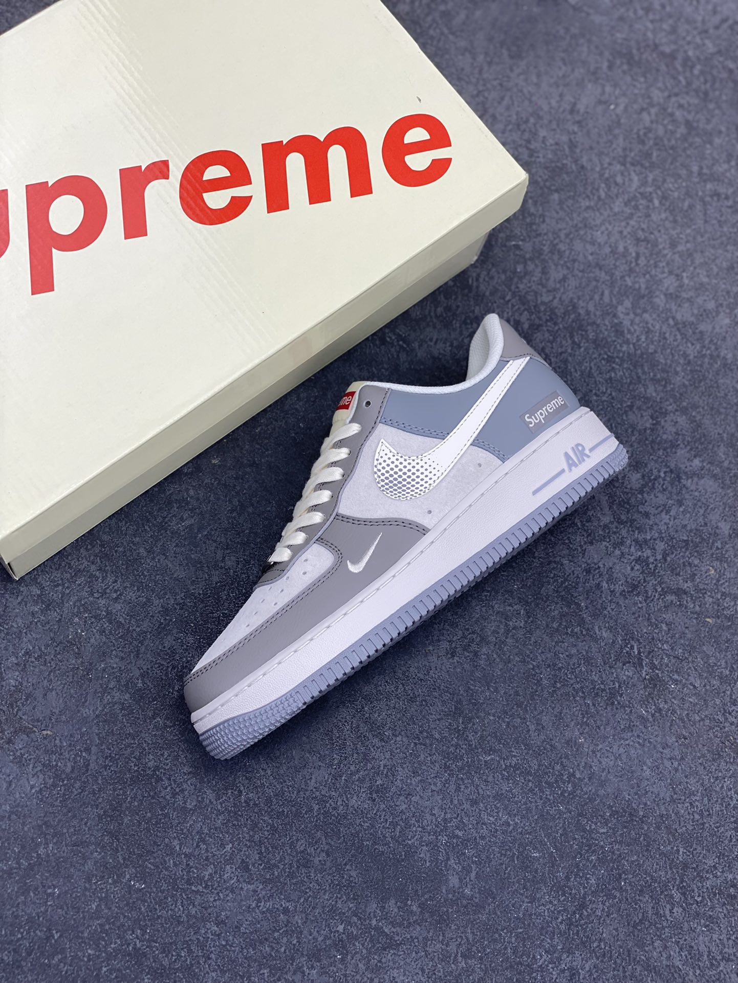 图片[7]-NIke Air Force 1 \’07 Low “Supreme联名–波点勾”空军一号 低帮 运动鞋 休闲鞋 折边针车 工艺难度大 原楦头原纸板 原装鞋盒 定制五金配件 内置全掌气垫 原厂鞋底 货号：DM6688-023 尺码：36 36.5 37.5 38 38.5 39 40 40.5 41 42 42.5 43 44 44.5 45-选品中心