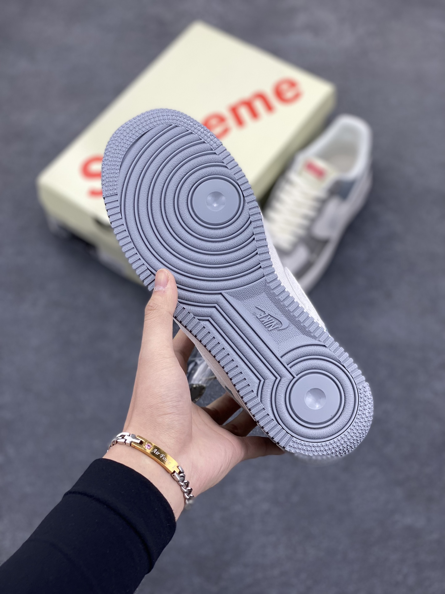图片[5]-NIke Air Force 1 \’07 Low “Supreme联名–波点勾”空军一号 低帮 运动鞋 休闲鞋 折边针车 工艺难度大 原楦头原纸板 原装鞋盒 定制五金配件 内置全掌气垫 原厂鞋底 货号：DM6688-023 尺码：36 36.5 37.5 38 38.5 39 40 40.5 41 42 42.5 43 44 44.5 45-选品中心