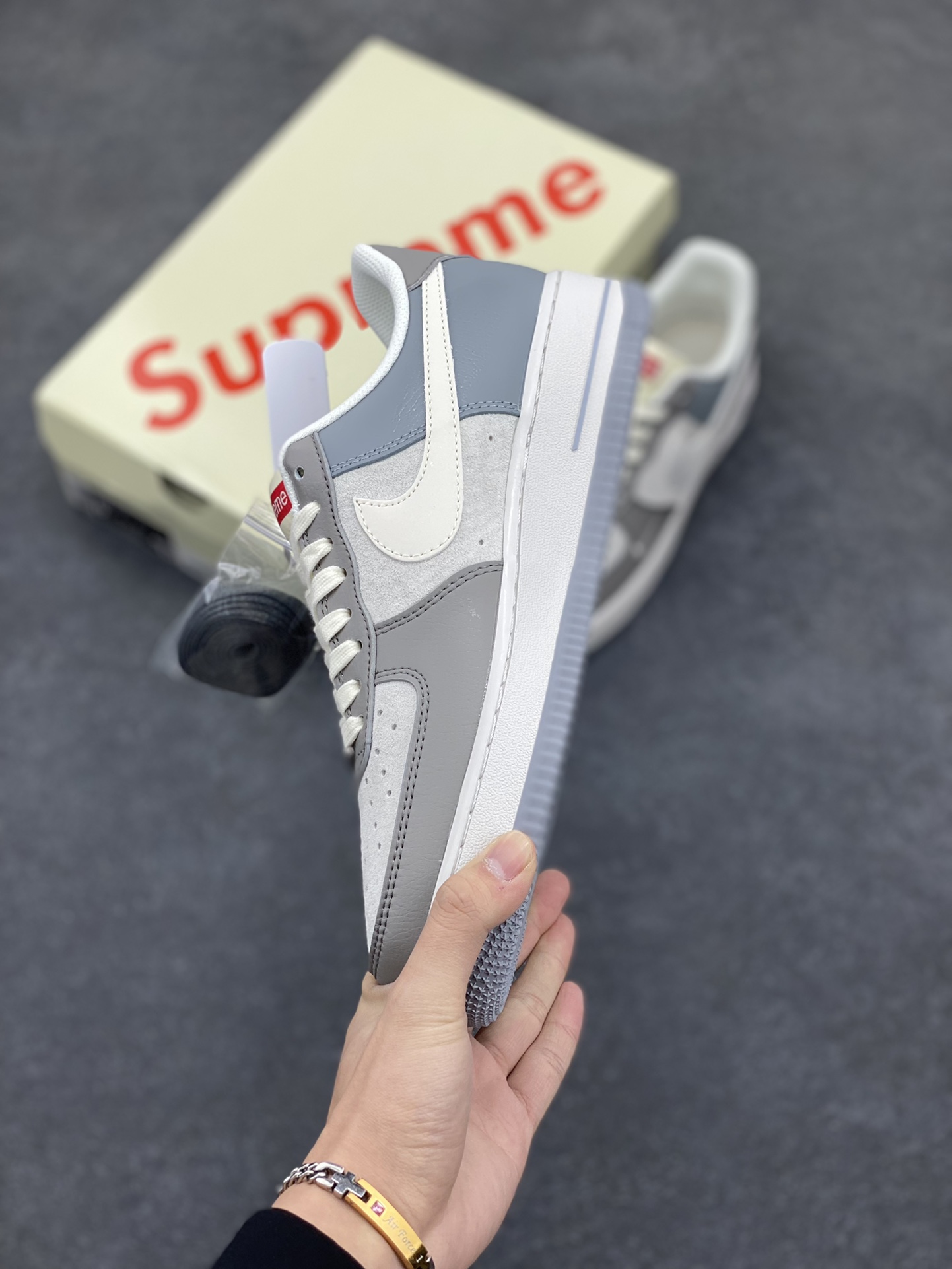 图片[3]-NIke Air Force 1 \’07 Low “Supreme联名–波点勾”空军一号 低帮 运动鞋 休闲鞋 折边针车 工艺难度大 原楦头原纸板 原装鞋盒 定制五金配件 内置全掌气垫 原厂鞋底 货号：DM6688-023 尺码：36 36.5 37.5 38 38.5 39 40 40.5 41 42 42.5 43 44 44.5 45-选品中心