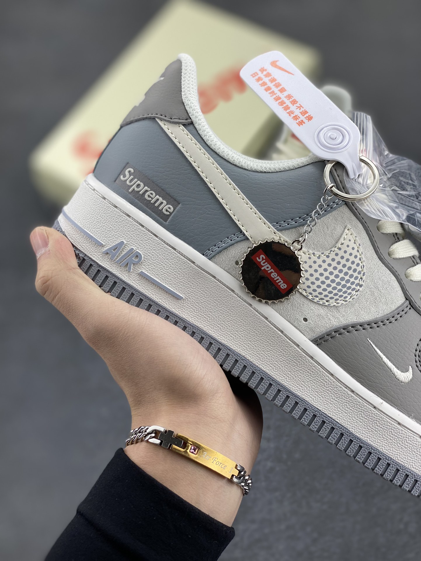 图片[6]-NIke Air Force 1 \’07 Low “Supreme联名–波点勾”空军一号 低帮 运动鞋 休闲鞋 折边针车 工艺难度大 原楦头原纸板 原装鞋盒 定制五金配件 内置全掌气垫 原厂鞋底 货号：DM6688-023 尺码：36 36.5 37.5 38 38.5 39 40 40.5 41 42 42.5 43 44 44.5 45-选品中心