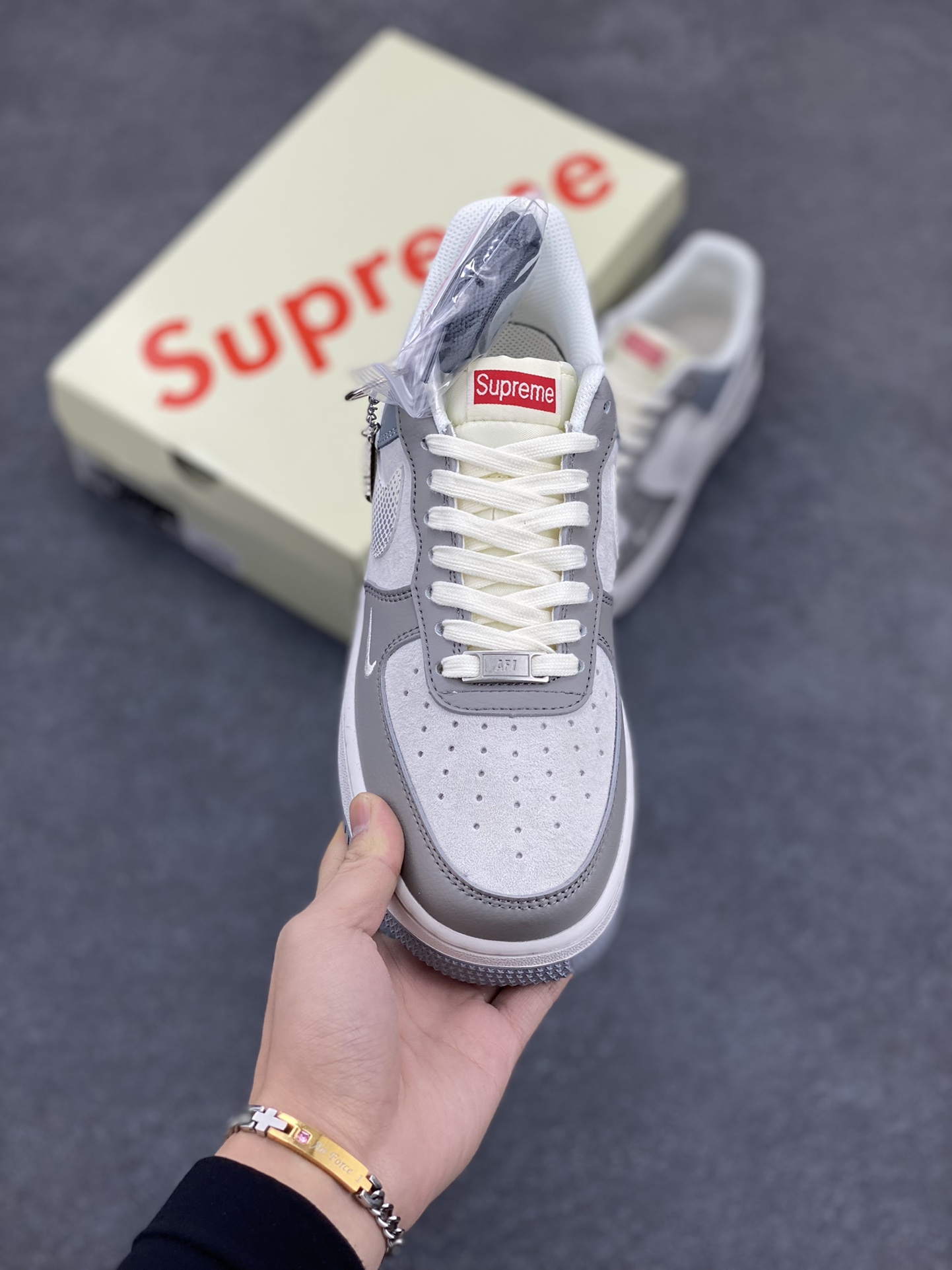 图片[2]-NIke Air Force 1 \’07 Low “Supreme联名–波点勾”空军一号 低帮 运动鞋 休闲鞋 折边针车 工艺难度大 原楦头原纸板 原装鞋盒 定制五金配件 内置全掌气垫 原厂鞋底 货号：DM6688-023 尺码：36 36.5 37.5 38 38.5 39 40 40.5 41 42 42.5 43 44 44.5 45-选品中心