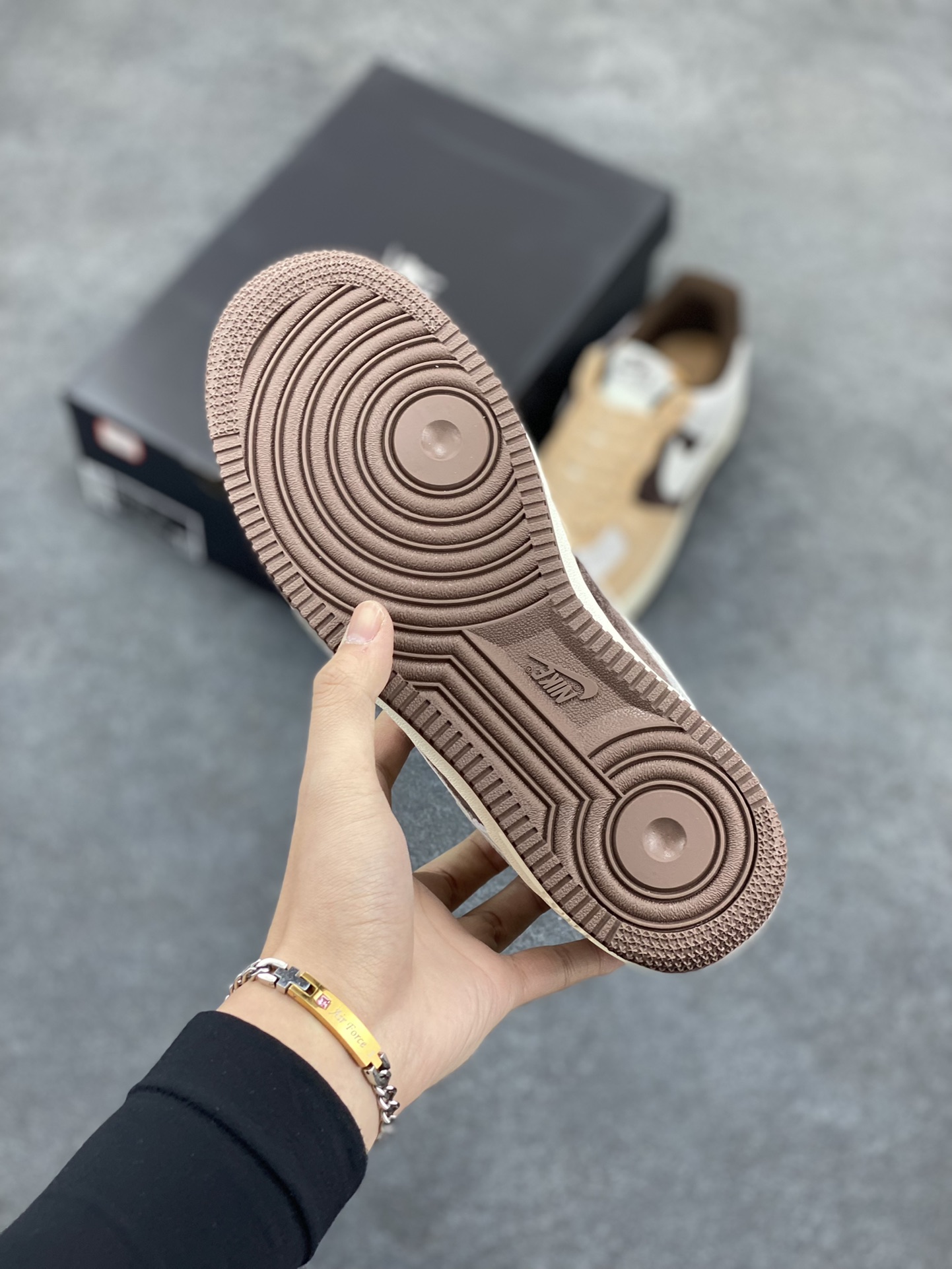 图片[5]-Nike Air Force 1 Low ’07 麂皮 咖啡豆配色 空军一号低帮休闲板鞋 原厂麂皮 原楦原纸板 纯正版型 正品NFC感应芯片 高清洁度 内置全掌气垫 货号：BL3099-233 尺码：36 36.5 37.5 38 38.5 39 40 40.5 41 42 42.5 43 44 44.5 45-选品中心