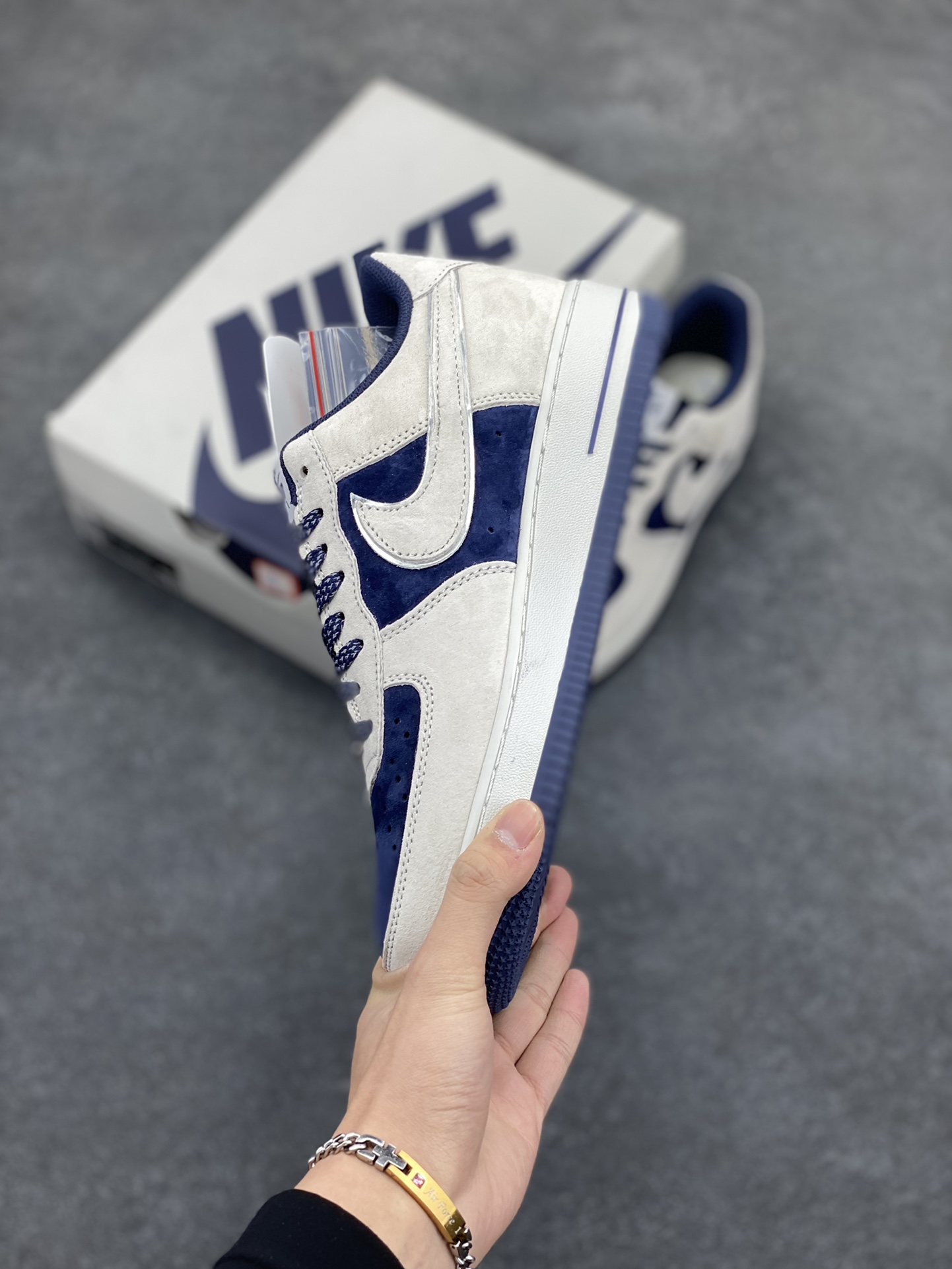 图片[3]-Nike Air Force 1 07 Low “深蓝色”全麂皮supreme联名秋冬 空军一号低帮休闲板鞋 3M反光 定制皮料 原盒原包装 原楦头原纸板 纯正版型 正品NFC感应芯片 内置全掌气垫 货号：ME2392-103 尺码：36 36.5 37.5 38 38.5 39 40 40.5 41 42 42.5 43 44 44.5 45-选品中心