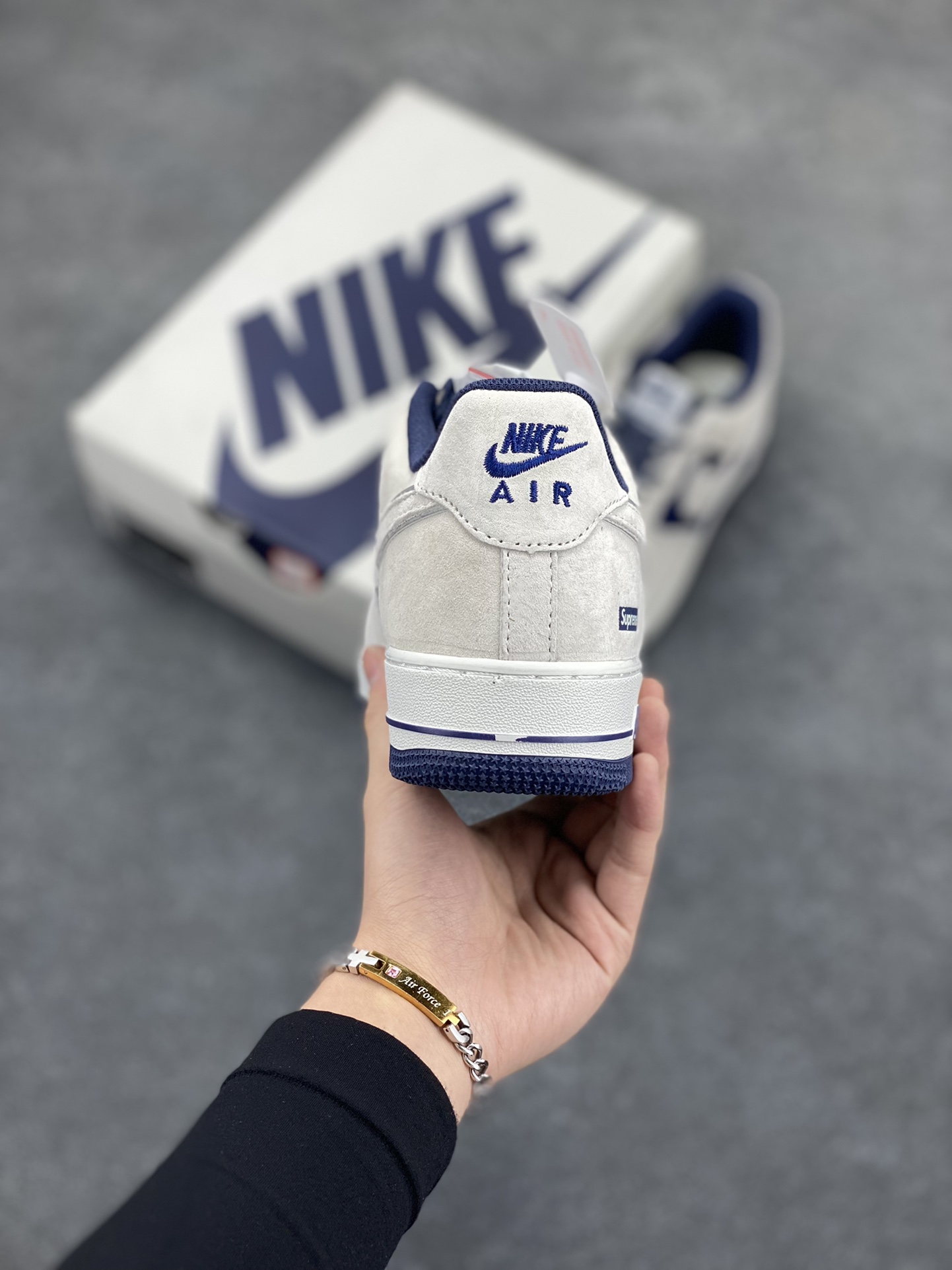 图片[4]-Nike Air Force 1 07 Low “深蓝色”全麂皮supreme联名秋冬 空军一号低帮休闲板鞋 3M反光 定制皮料 原盒原包装 原楦头原纸板 纯正版型 正品NFC感应芯片 内置全掌气垫 货号：ME2392-103 尺码：36 36.5 37.5 38 38.5 39 40 40.5 41 42 42.5 43 44 44.5 45-选品中心