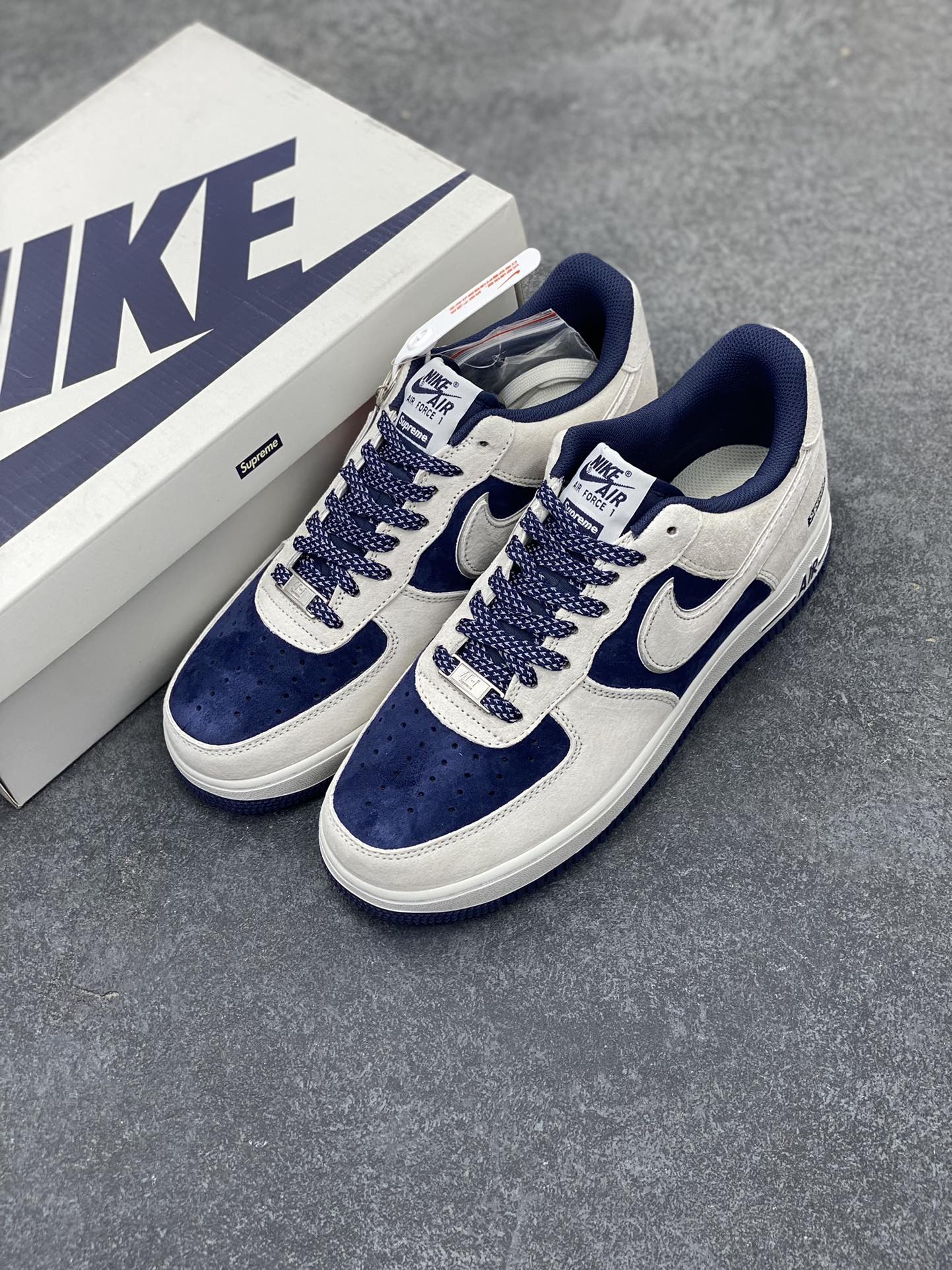 图片[8]-Nike Air Force 1 07 Low “深蓝色”全麂皮supreme联名秋冬 空军一号低帮休闲板鞋 3M反光 定制皮料 原盒原包装 原楦头原纸板 纯正版型 正品NFC感应芯片 内置全掌气垫 货号：ME2392-103 尺码：36 36.5 37.5 38 38.5 39 40 40.5 41 42 42.5 43 44 44.5 45-选品中心