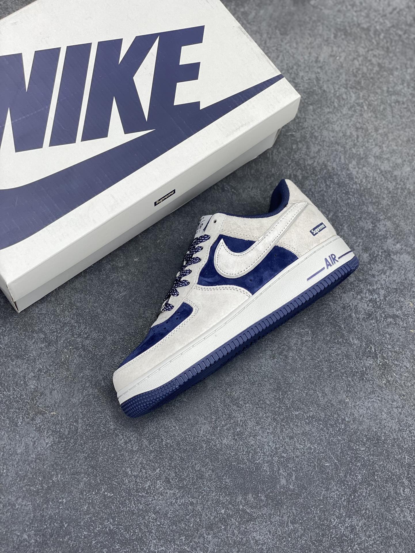 图片[7]-Nike Air Force 1 07 Low “深蓝色”全麂皮supreme联名秋冬 空军一号低帮休闲板鞋 3M反光 定制皮料 原盒原包装 原楦头原纸板 纯正版型 正品NFC感应芯片 内置全掌气垫 货号：ME2392-103 尺码：36 36.5 37.5 38 38.5 39 40 40.5 41 42 42.5 43 44 44.5 45-选品中心
