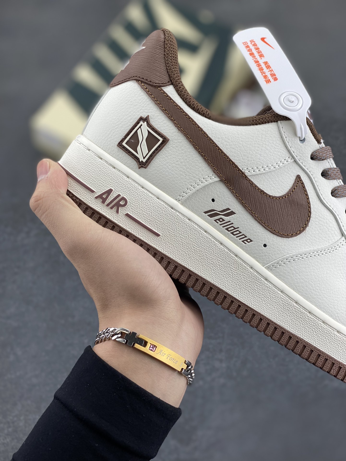 图片[6]-NIke Air Force 1 \’07 Low “welldone”空军一号 低帮 运动鞋 休闲鞋 折边针车 工艺难度大 原楦头原纸板 原装鞋盒 内置全掌气垫 原厂鞋底 货号：WE-111588 尺码：36 36.5 37.5 38 38.5 39 40 40.5 41 42 42.5 43 44 44.5 45-选品中心